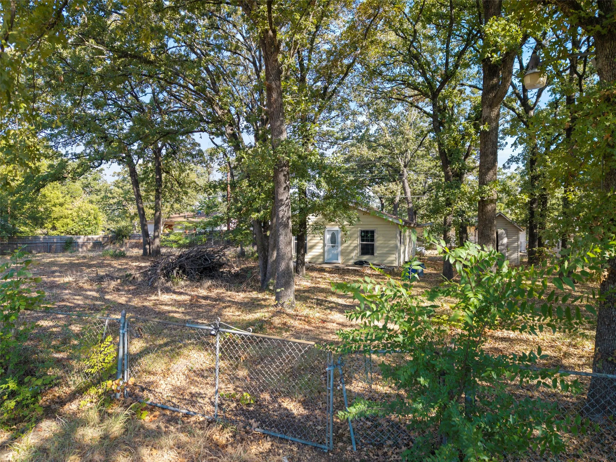 Single Family Residence For Sale in Henderson County , 134 Wildgrove Drive, Gun Barrel City, Texas 75156, 3 Bedroom, 0, Garage spaces, 816 Sqft, built in 1970, mls#21369000, Real Estate Agent in Gun Barrel City, Homes For Sale in Henderson county, Homes For Sale in Gun Barrel City, Realtor in Gun Barrel City Texas, Real Estate Brokerage Independent Realty Texas, Luminita Cordes Realtor