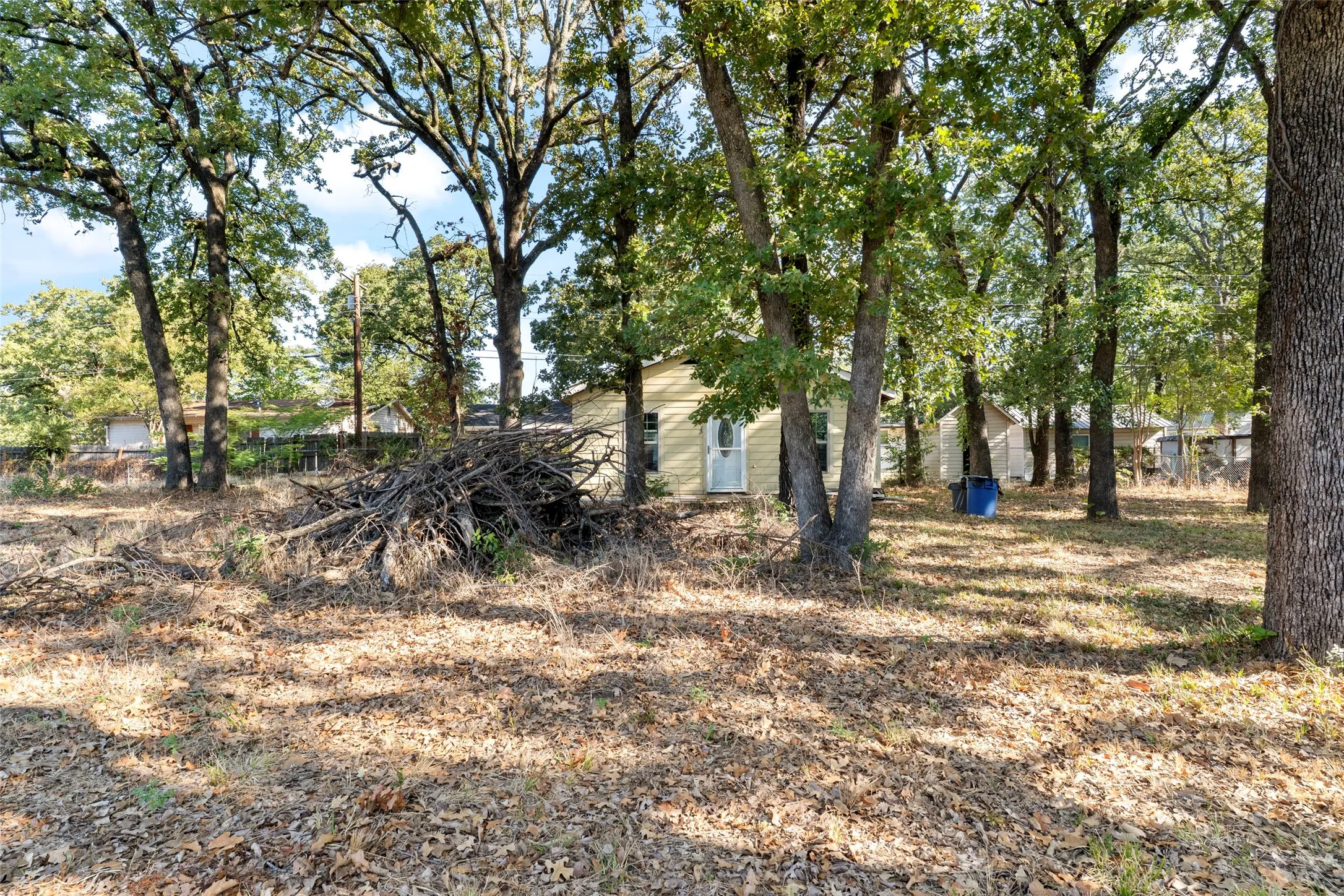 Single Family Residence For Sale in Henderson County , 134 Wildgrove Drive, Gun Barrel City, Texas 75156, 3 Bedroom, 0, Garage spaces, 816 Sqft, built in 1970, mls#21369000, Real Estate Agent in Gun Barrel City, Homes For Sale in Henderson county, Homes For Sale in Gun Barrel City, Realtor in Gun Barrel City Texas, Real Estate Brokerage Independent Realty Texas, Luminita Cordes Realtor