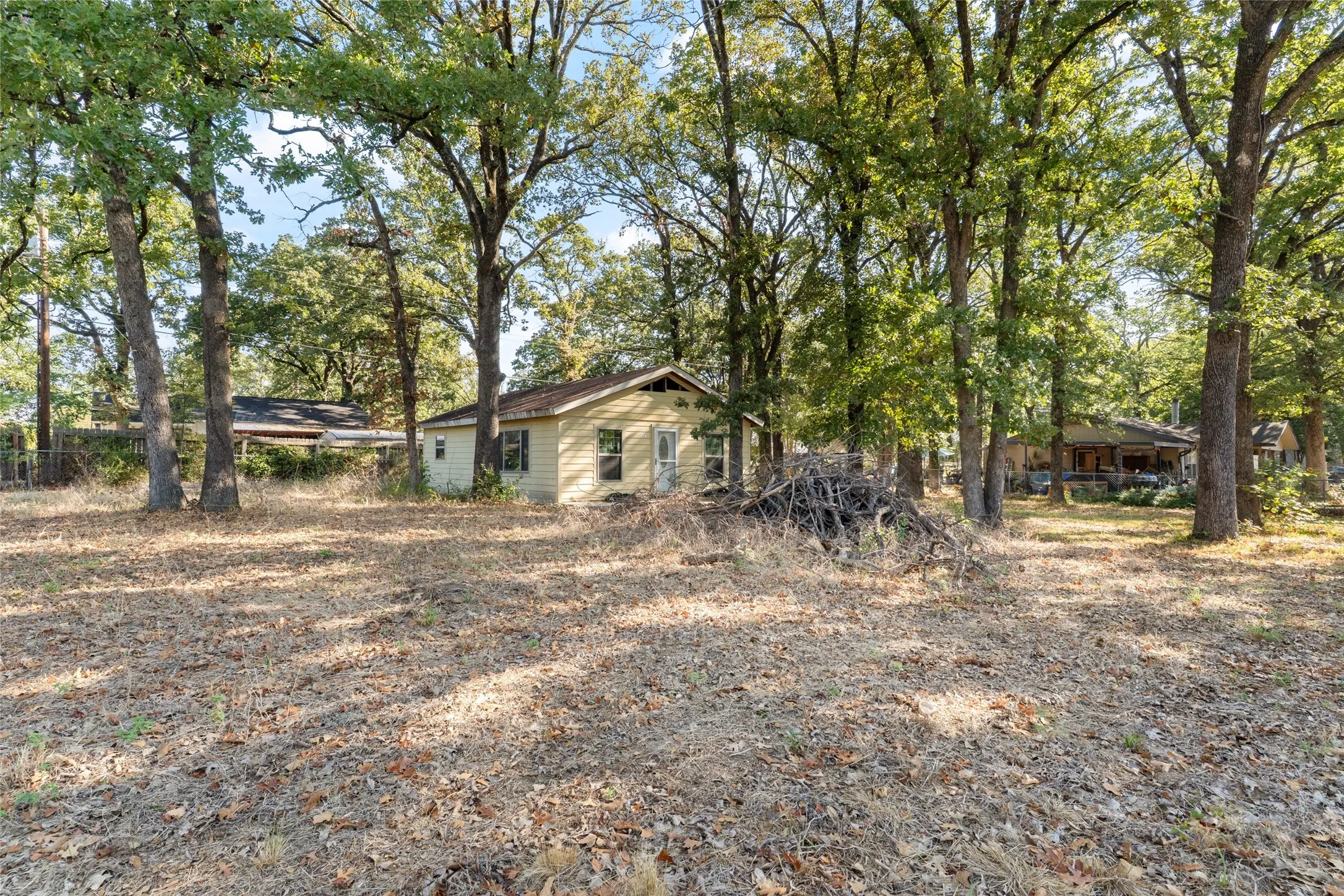 Single Family Residence For Sale in Henderson County , 134 Wildgrove Drive, Gun Barrel City, Texas 75156, 3 Bedroom, 0, Garage spaces, 816 Sqft, built in 1970, mls#21369000, Real Estate Agent in Gun Barrel City, Homes For Sale in Henderson county, Homes For Sale in Gun Barrel City, Realtor in Gun Barrel City Texas, Real Estate Brokerage Independent Realty Texas, Luminita Cordes Realtor