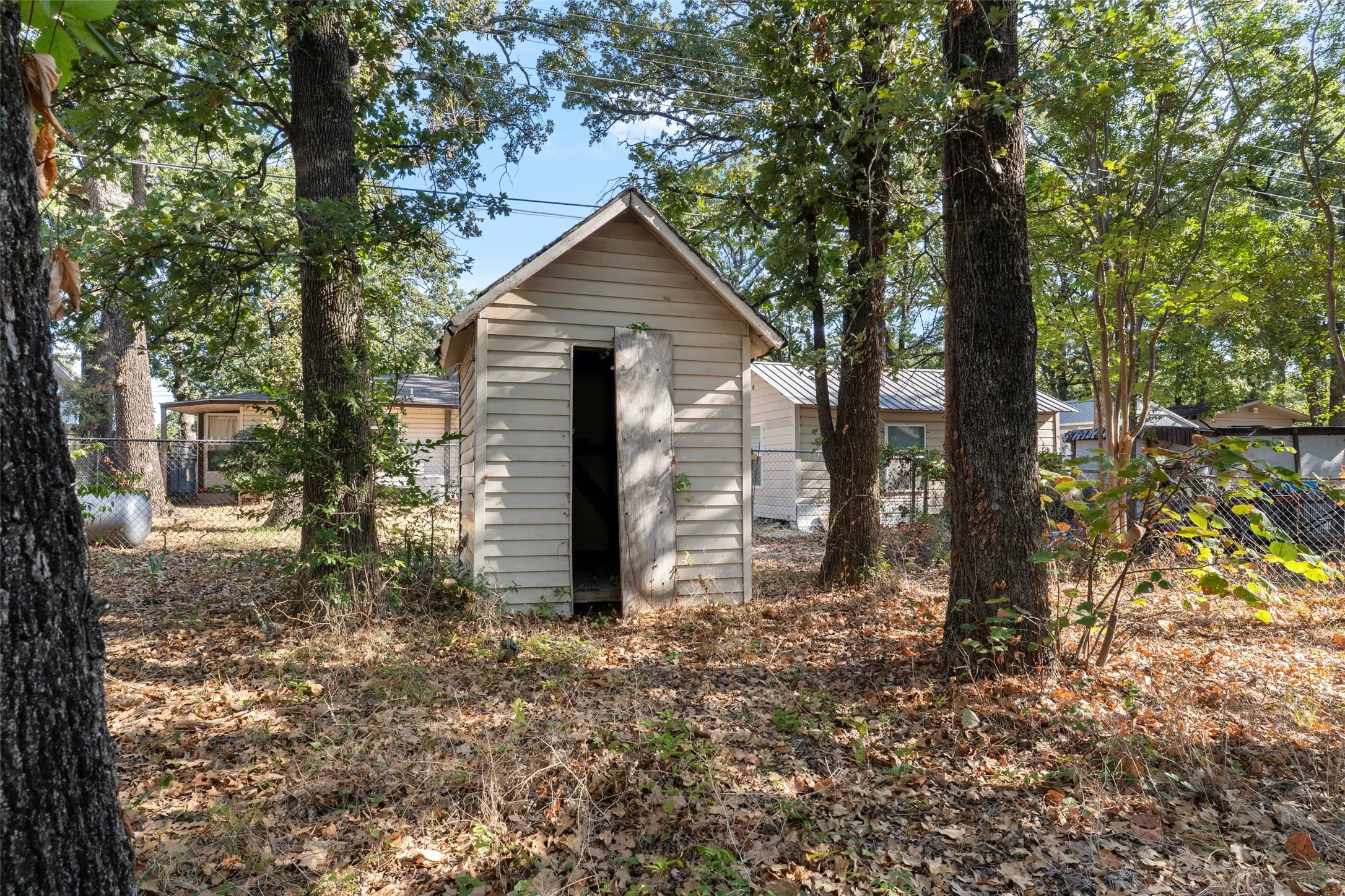 Single Family Residence For Sale in Henderson County , 134 Wildgrove Drive, Gun Barrel City, Texas 75156, 3 Bedroom, 0, Garage spaces, 816 Sqft, built in 1970, mls#21369000, Real Estate Agent in Gun Barrel City, Homes For Sale in Henderson county, Homes For Sale in Gun Barrel City, Realtor in Gun Barrel City Texas, Real Estate Brokerage Independent Realty Texas, Luminita Cordes Realtor