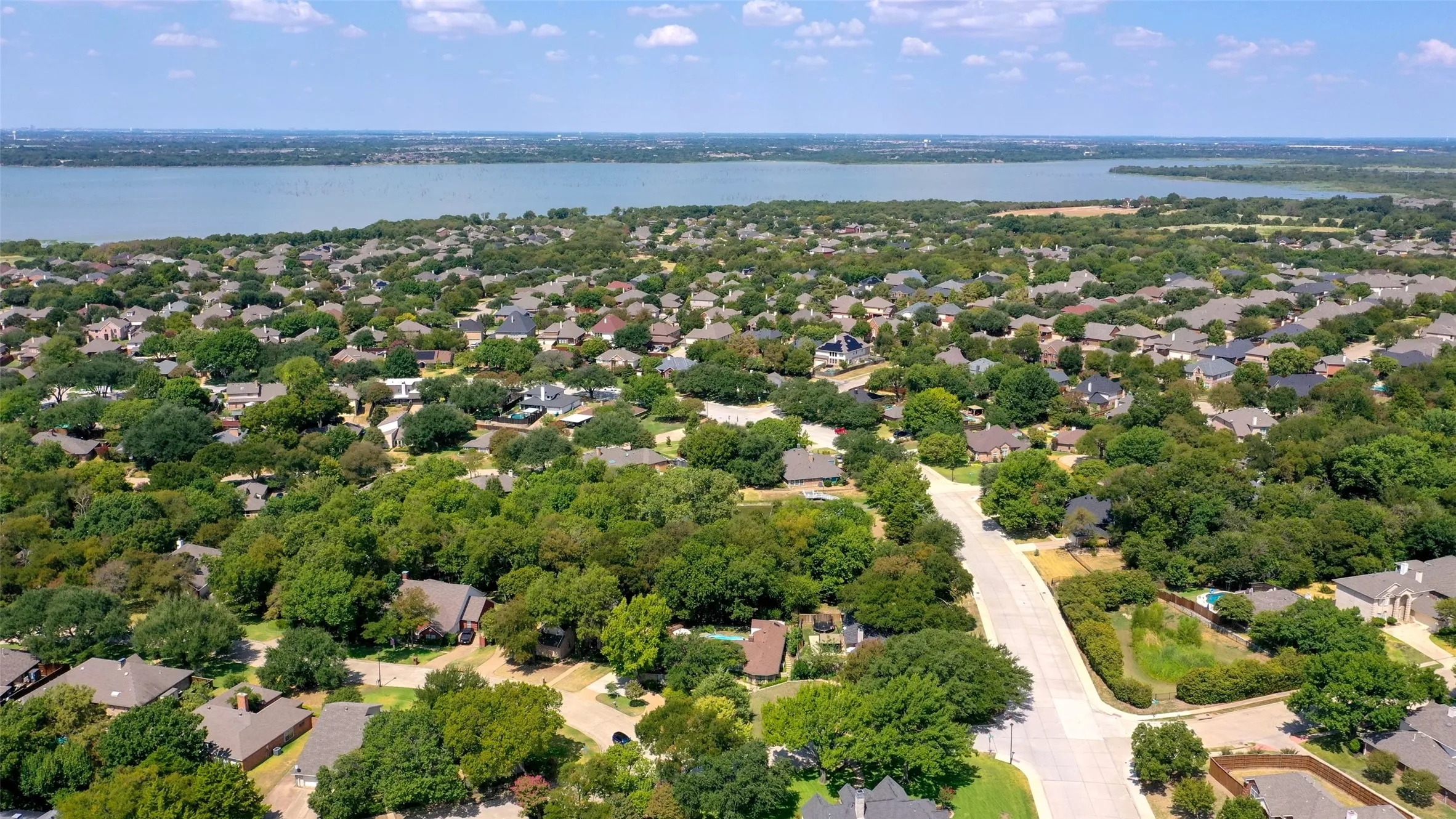 Single Family Residence For Sale in Rockwall County , 1990 Wind Hill Road, Rockwall, Texas 75087, 4 Bedroom, 3 Bathroom, 2 Garage spaces, 2,391 Sqft, built in 1984, mls#21382518, Real Estate Agent in Rockwall, Homes For Sale in Rockwall county, Homes For Sale in Rockwall, Realtor in Rockwall Texas, Real Estate Brokerage Independent Realty Texas, Luminita Cordes Realtor