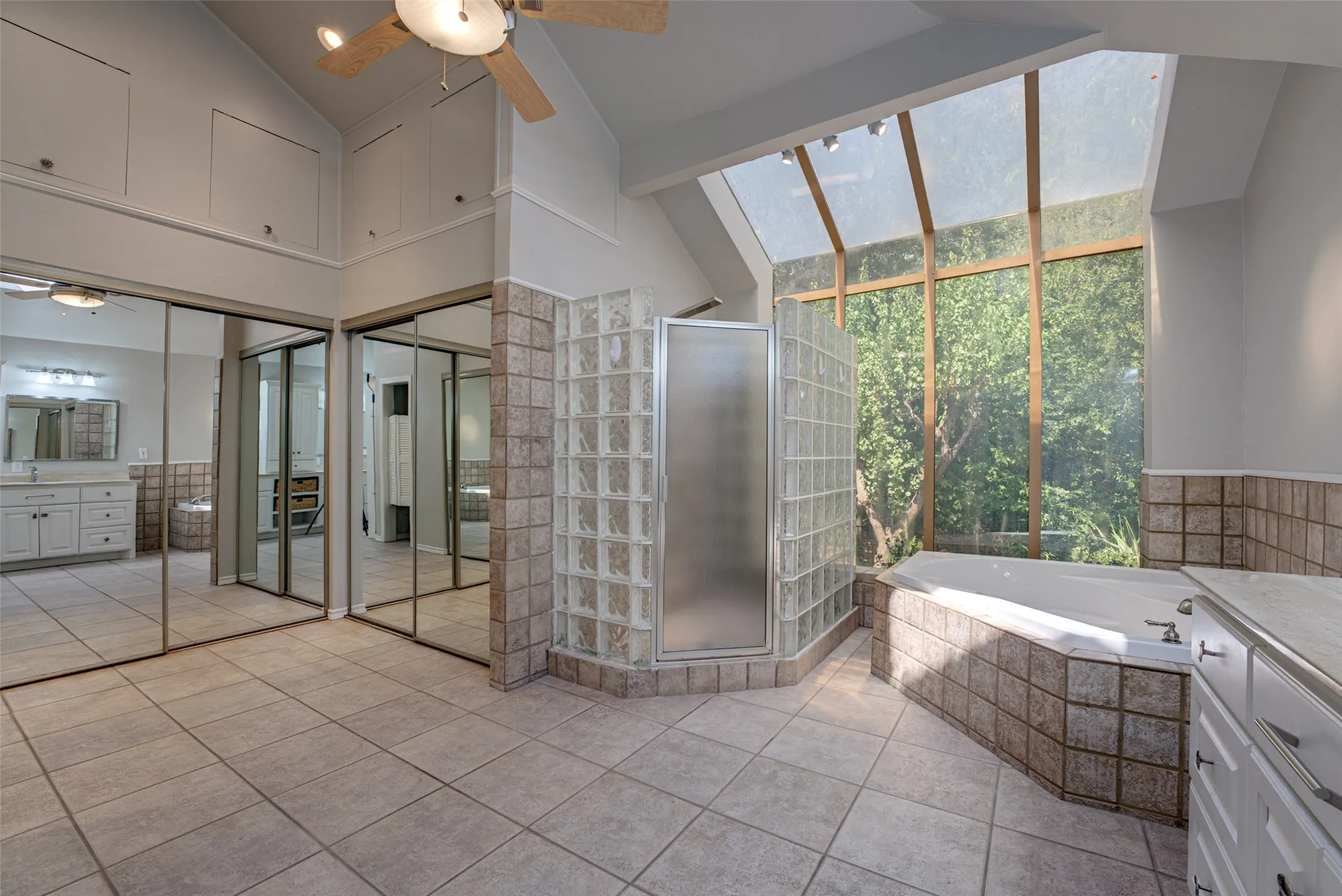 Single Family Residence For Sale in Rockwall County , 1990 Wind Hill Road, Rockwall, Texas 75087, 4 Bedroom, 3 Bathroom, 2 Garage spaces, 2,391 Sqft, built in 1984, mls#21382518, Real Estate Agent in Rockwall, Homes For Sale in Rockwall county, Homes For Sale in Rockwall, Realtor in Rockwall Texas, Real Estate Brokerage Independent Realty Texas, Luminita Cordes Realtor