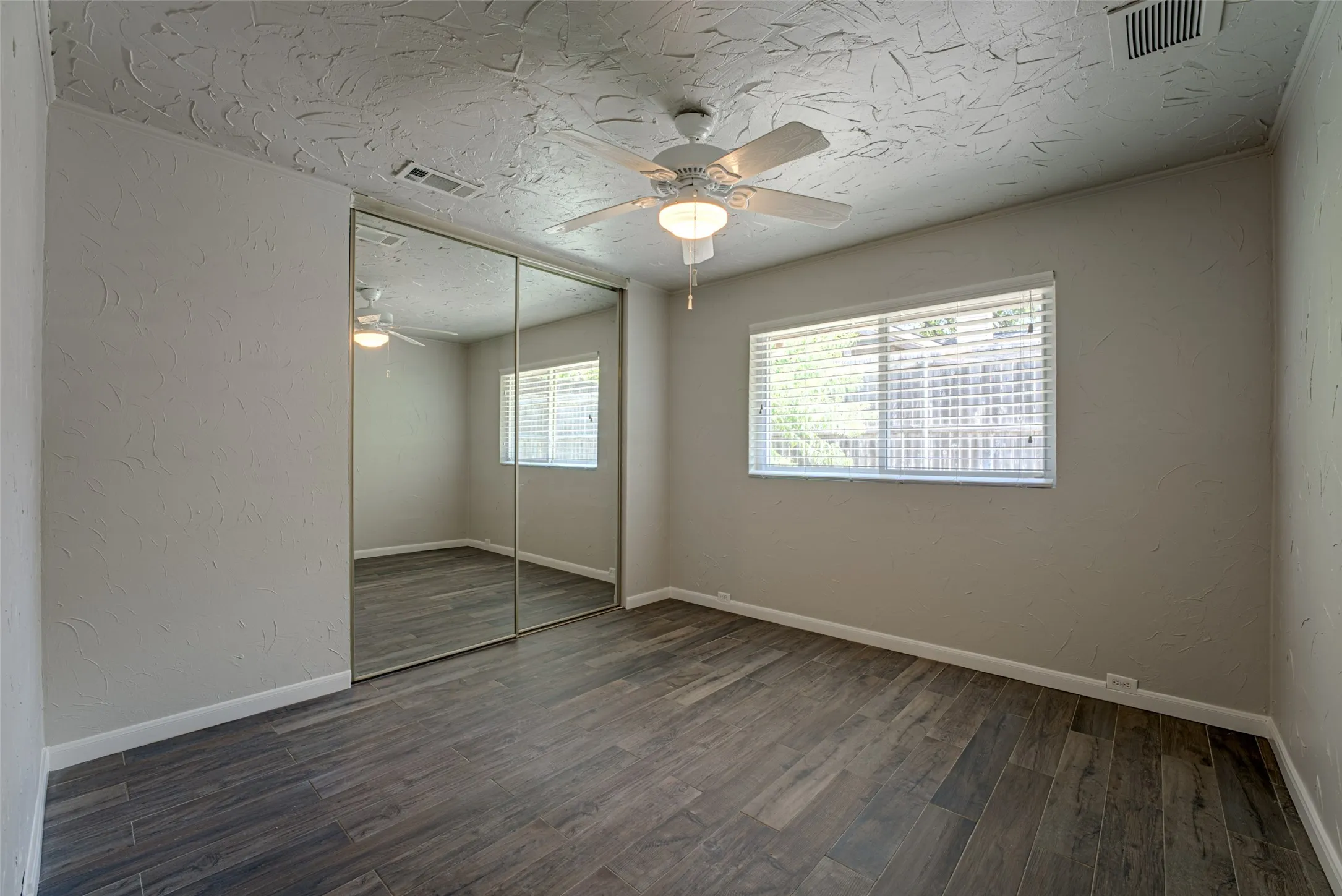 Single Family Residence For Sale in Rockwall County , 1990 Wind Hill Road, Rockwall, Texas 75087, 4 Bedroom, 3 Bathroom, 2 Garage spaces, 2,391 Sqft, built in 1984, mls#21382518, Real Estate Agent in Rockwall, Homes For Sale in Rockwall county, Homes For Sale in Rockwall, Realtor in Rockwall Texas, Real Estate Brokerage Independent Realty Texas, Luminita Cordes Realtor