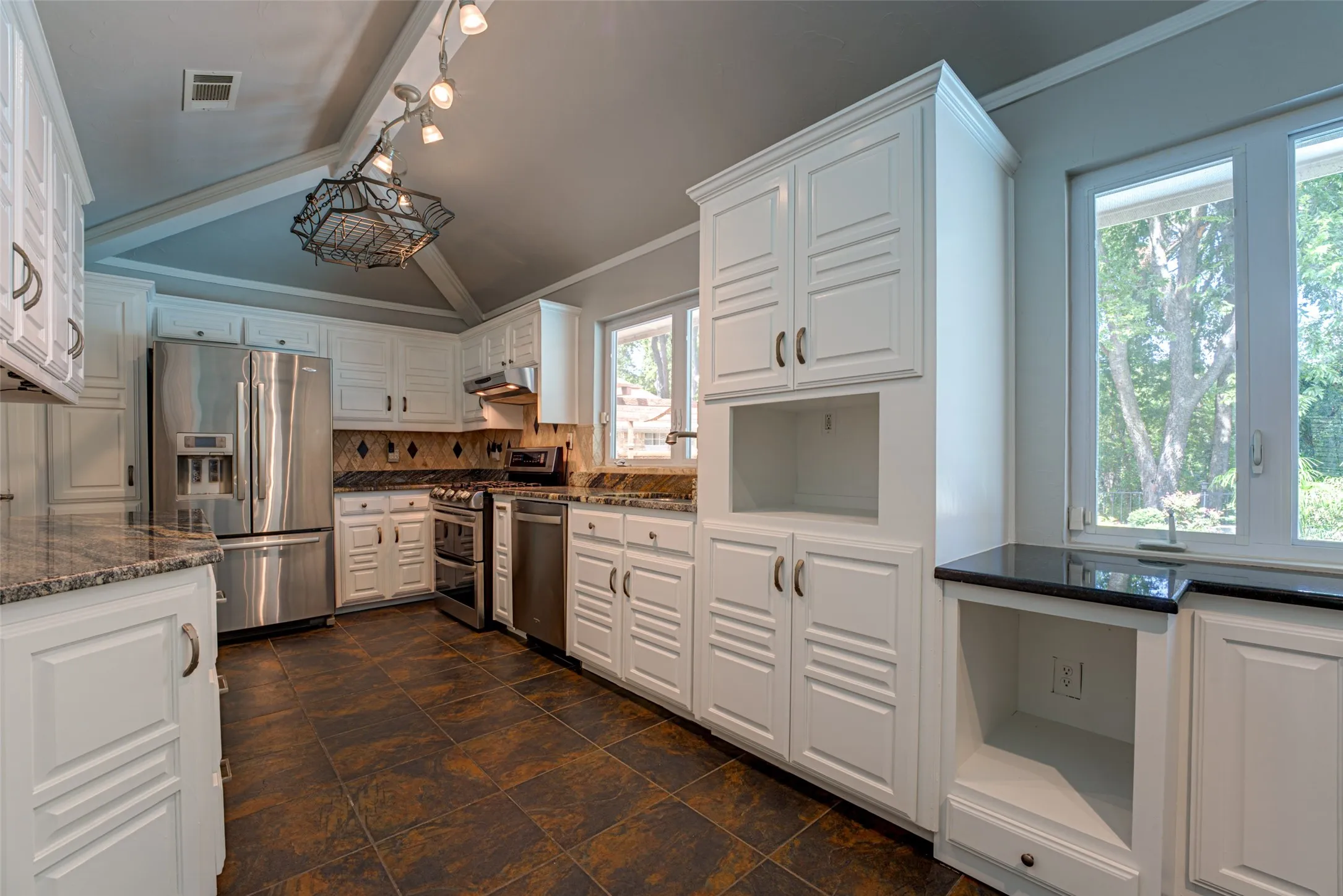 Single Family Residence For Sale in Rockwall County , 1990 Wind Hill Road, Rockwall, Texas 75087, 4 Bedroom, 3 Bathroom, 2 Garage spaces, 2,391 Sqft, built in 1984, mls#21382518, Real Estate Agent in Rockwall, Homes For Sale in Rockwall county, Homes For Sale in Rockwall, Realtor in Rockwall Texas, Real Estate Brokerage Independent Realty Texas, Luminita Cordes Realtor
