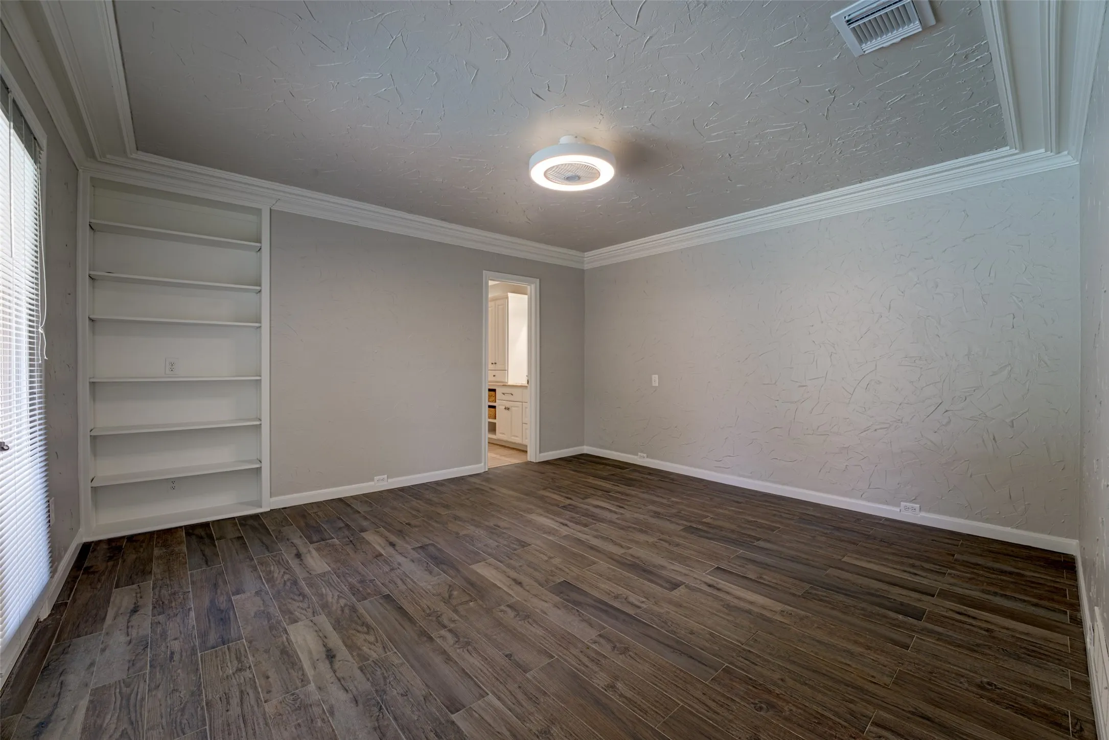 Single Family Residence For Sale in Rockwall County , 1990 Wind Hill Road, Rockwall, Texas 75087, 4 Bedroom, 3 Bathroom, 2 Garage spaces, 2,391 Sqft, built in 1984, mls#21382518, Real Estate Agent in Rockwall, Homes For Sale in Rockwall county, Homes For Sale in Rockwall, Realtor in Rockwall Texas, Real Estate Brokerage Independent Realty Texas, Luminita Cordes Realtor