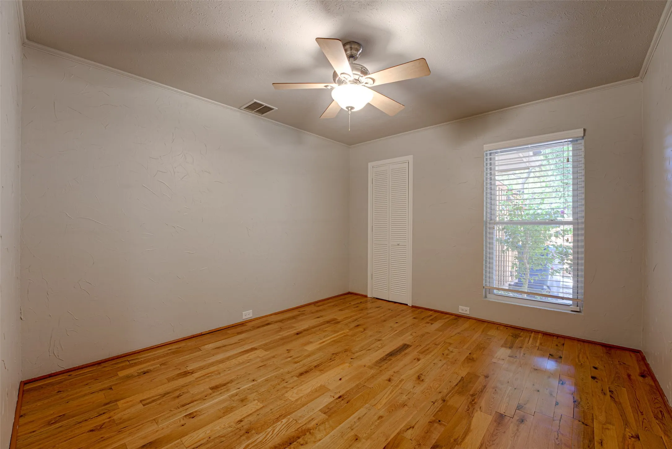 Single Family Residence For Sale in Rockwall County , 1990 Wind Hill Road, Rockwall, Texas 75087, 4 Bedroom, 3 Bathroom, 2 Garage spaces, 2,391 Sqft, built in 1984, mls#21382518, Real Estate Agent in Rockwall, Homes For Sale in Rockwall county, Homes For Sale in Rockwall, Realtor in Rockwall Texas, Real Estate Brokerage Independent Realty Texas, Luminita Cordes Realtor