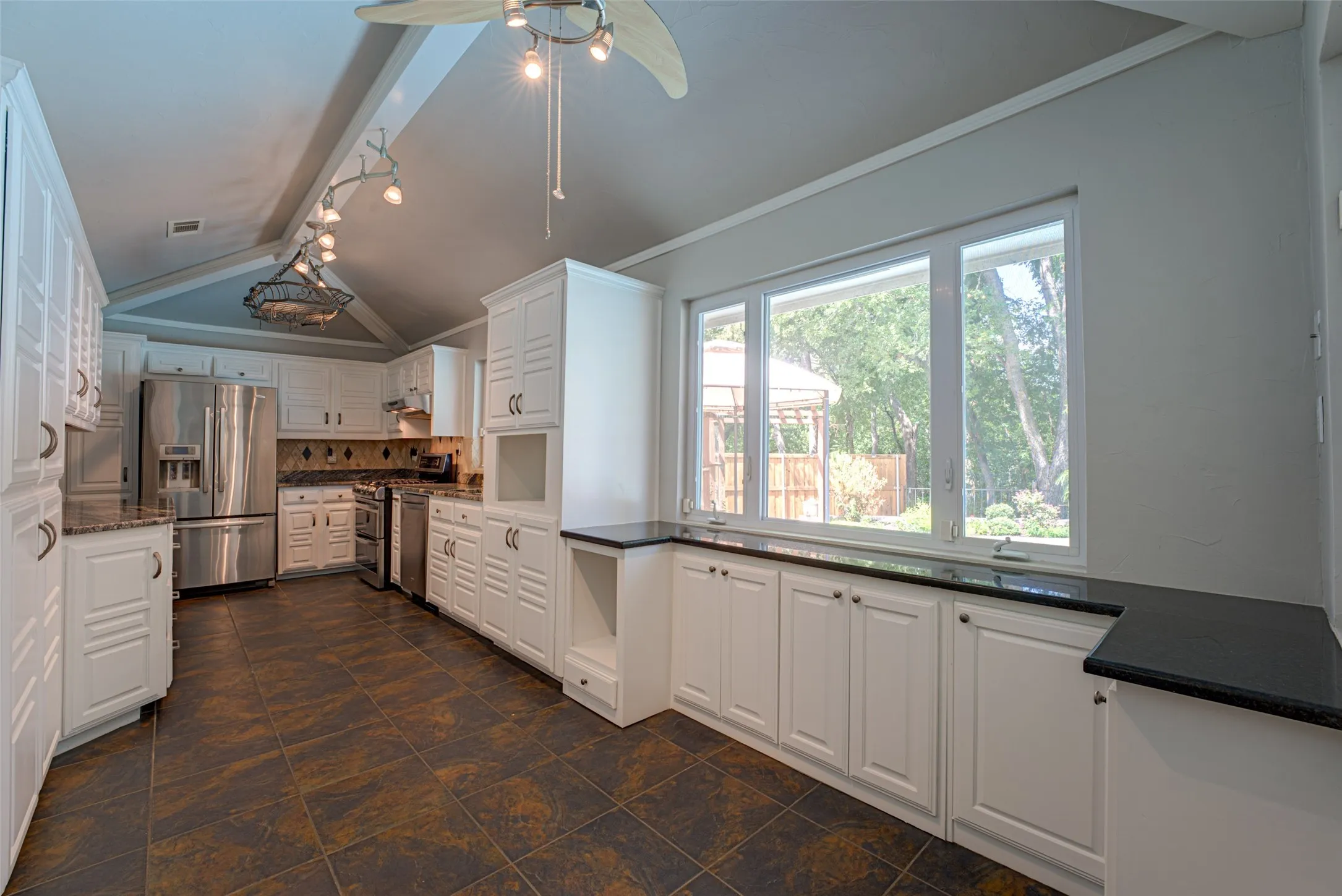 Single Family Residence For Sale in Rockwall County , 1990 Wind Hill Road, Rockwall, Texas 75087, 4 Bedroom, 3 Bathroom, 2 Garage spaces, 2,391 Sqft, built in 1984, mls#21382518, Real Estate Agent in Rockwall, Homes For Sale in Rockwall county, Homes For Sale in Rockwall, Realtor in Rockwall Texas, Real Estate Brokerage Independent Realty Texas, Luminita Cordes Realtor