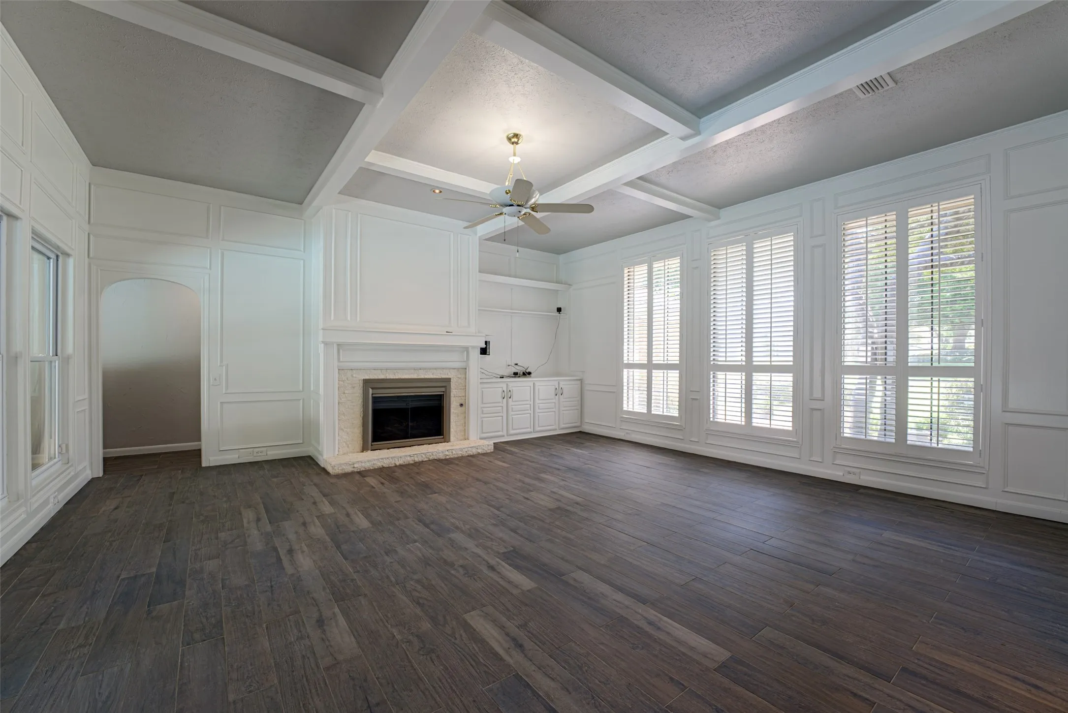Single Family Residence For Sale in Rockwall County , 1990 Wind Hill Road, Rockwall, Texas 75087, 4 Bedroom, 3 Bathroom, 2 Garage spaces, 2,391 Sqft, built in 1984, mls#21382518, Real Estate Agent in Rockwall, Homes For Sale in Rockwall county, Homes For Sale in Rockwall, Realtor in Rockwall Texas, Real Estate Brokerage Independent Realty Texas, Luminita Cordes Realtor