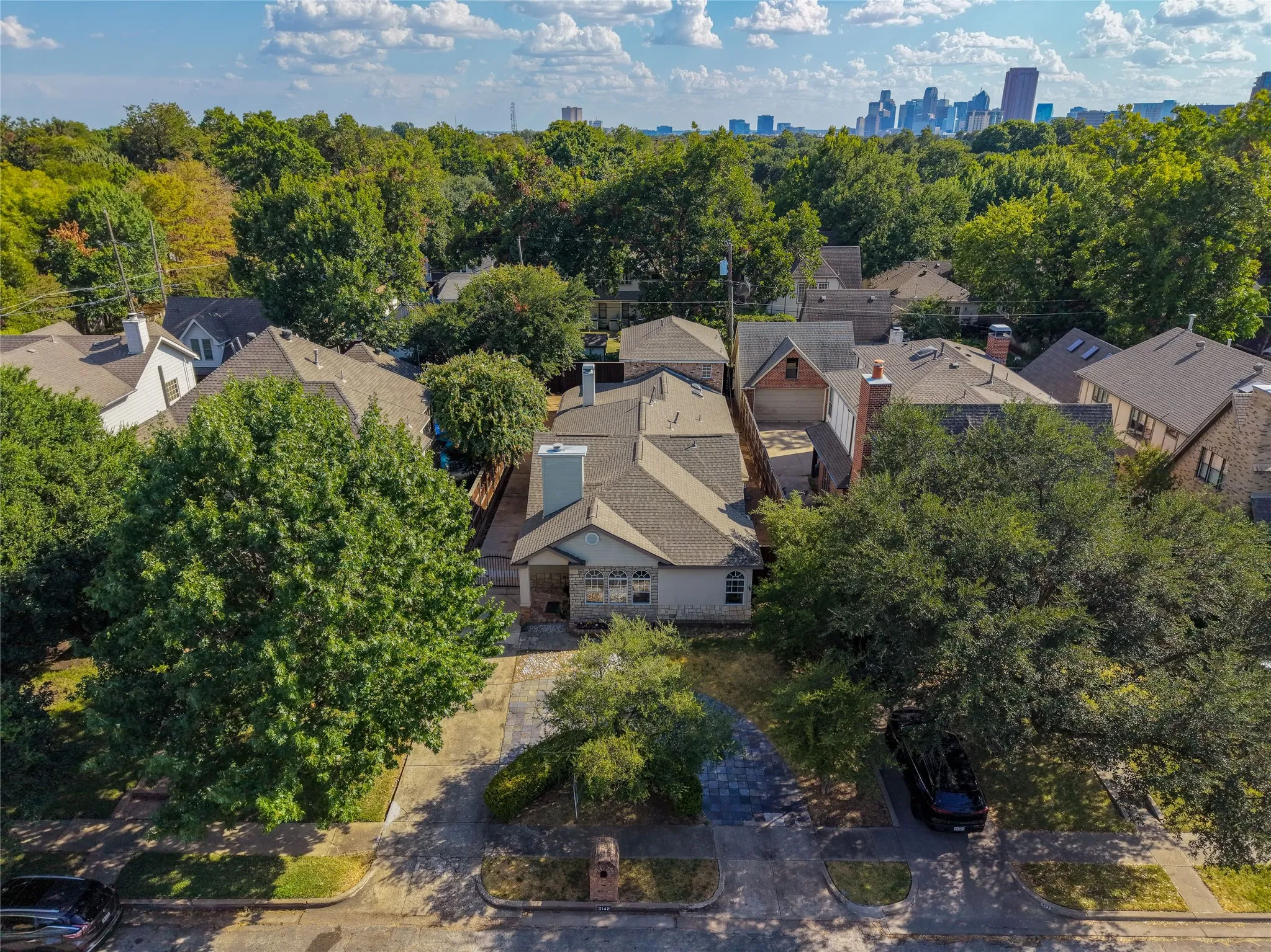 Single Family Residence For Sale in Dallas County , 5142 Ridgedale Avenue, Dallas, Texas 75206, 4 Bedroom, 4 Bathroom, 2 Garage spaces, 2,756 Sqft, built in 1926, mls#21383228, Real Estate Agent in Dallas, Homes For Sale in Dallas county, Homes For Sale in Dallas, Realtor in Dallas Texas, Real Estate Brokerage Independent Realty Texas, Luminita Cordes Realtor