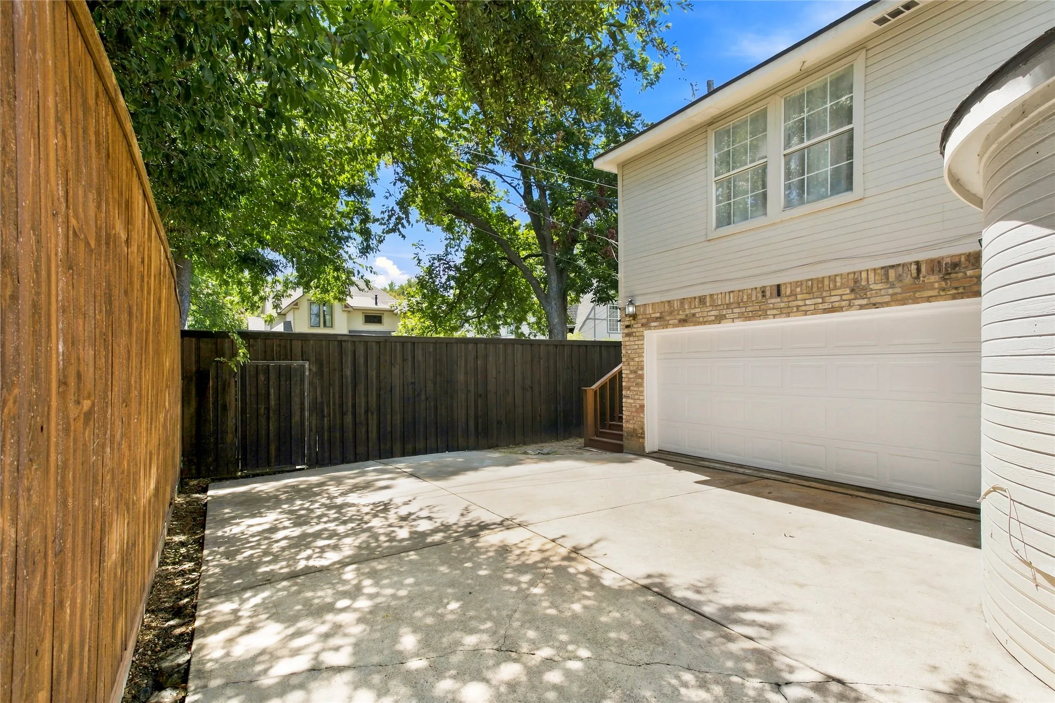 Single Family Residence For Sale in Dallas County , 5142 Ridgedale Avenue, Dallas, Texas 75206, 4 Bedroom, 4 Bathroom, 2 Garage spaces, 2,756 Sqft, built in 1926, mls#21383228, Real Estate Agent in Dallas, Homes For Sale in Dallas county, Homes For Sale in Dallas, Realtor in Dallas Texas, Real Estate Brokerage Independent Realty Texas, Luminita Cordes Realtor