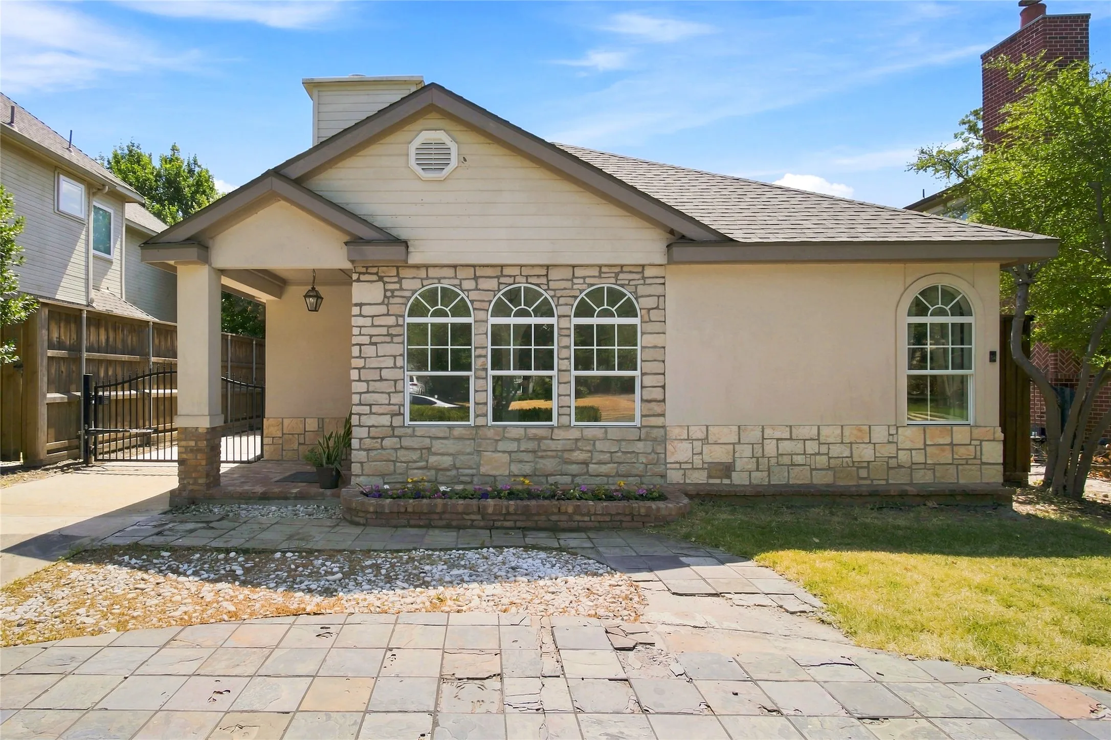 Single Family Residence For Sale in Dallas County , 5142 Ridgedale Avenue, Dallas, Texas 75206, 4 Bedroom, 4 Bathroom, 2 Garage spaces, 2,756 Sqft, built in 1926, mls#21383228, Real Estate Agent in Dallas, Homes For Sale in Dallas county, Homes For Sale in Dallas, Realtor in Dallas Texas, Real Estate Brokerage Independent Realty Texas, Luminita Cordes Realtor
