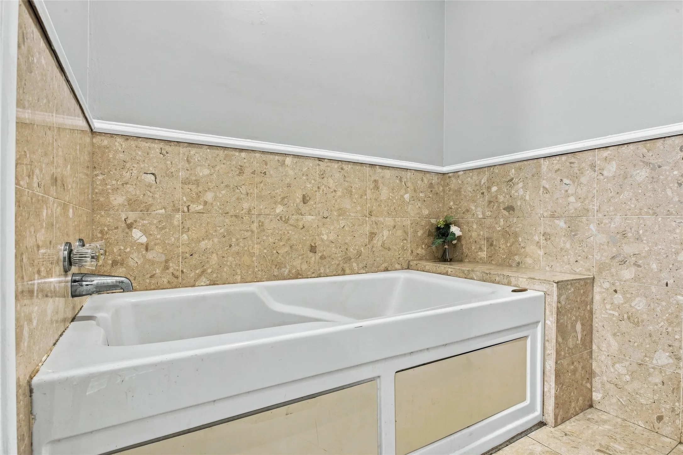 Single Family Residence For Sale in Dallas County , 5142 Ridgedale Avenue, Dallas, Texas 75206, 4 Bedroom, 4 Bathroom, 2 Garage spaces, 2,756 Sqft, built in 1926, mls#21383228, Real Estate Agent in Dallas, Homes For Sale in Dallas county, Homes For Sale in Dallas, Realtor in Dallas Texas, Real Estate Brokerage Independent Realty Texas, Luminita Cordes Realtor
