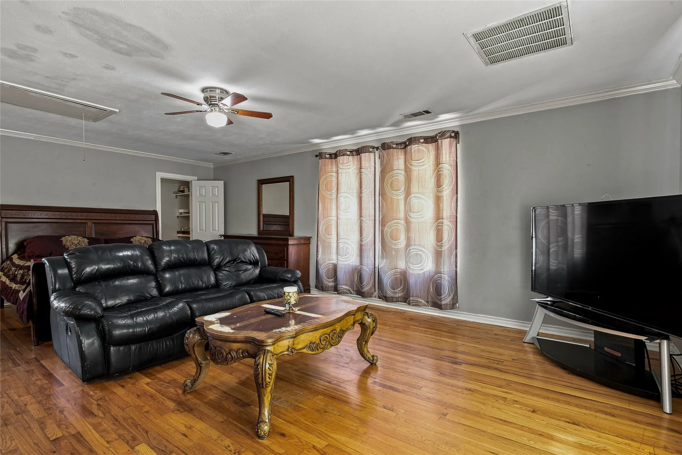 Single Family Residence For Sale in Dallas County , 5142 Ridgedale Avenue, Dallas, Texas 75206, 4 Bedroom, 4 Bathroom, 2 Garage spaces, 2,756 Sqft, built in 1926, mls#21383228, Real Estate Agent in Dallas, Homes For Sale in Dallas county, Homes For Sale in Dallas, Realtor in Dallas Texas, Real Estate Brokerage Independent Realty Texas, Luminita Cordes Realtor