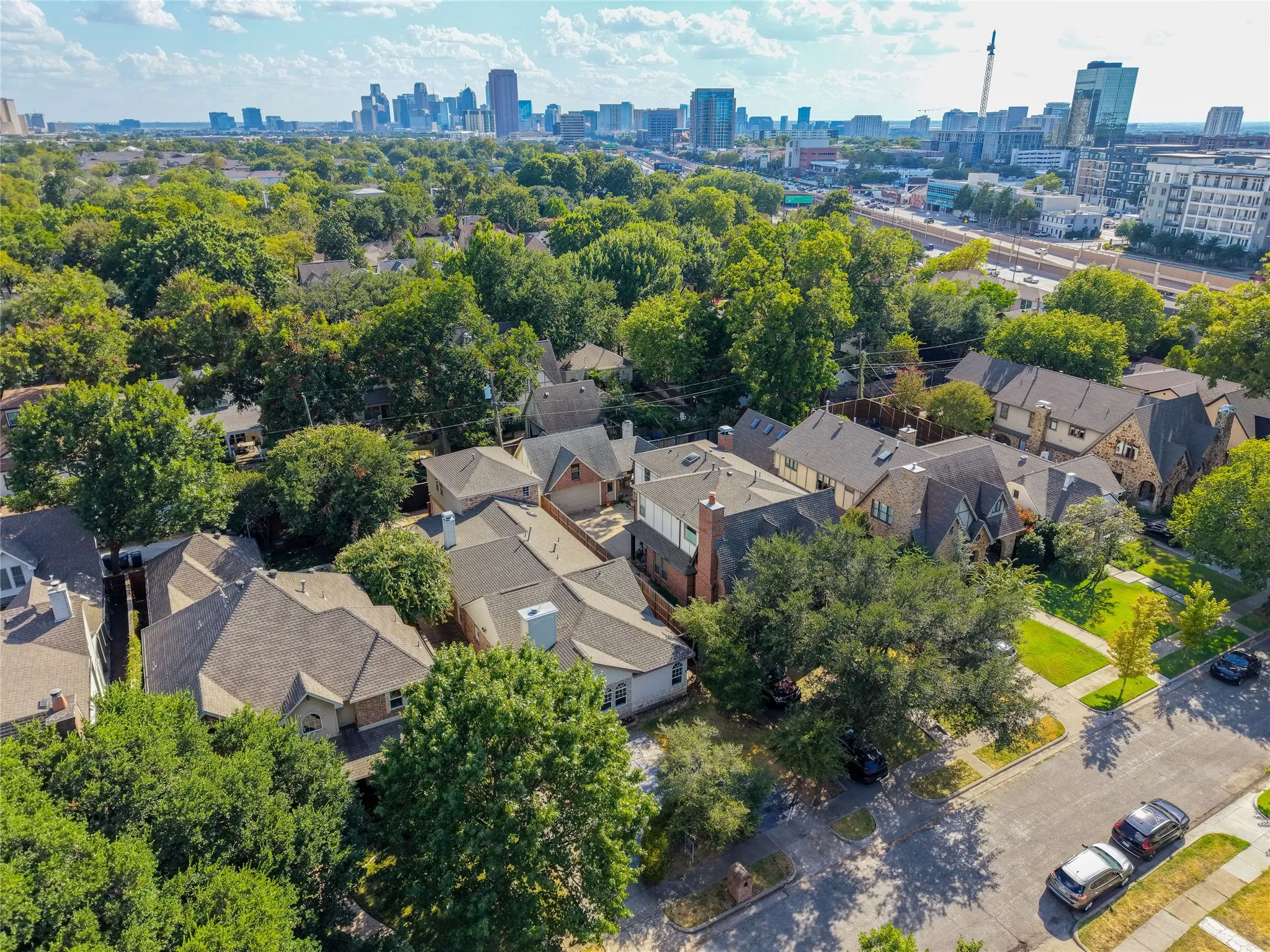 Single Family Residence For Sale in Dallas County , 5142 Ridgedale Avenue, Dallas, Texas 75206, 4 Bedroom, 4 Bathroom, 2 Garage spaces, 2,756 Sqft, built in 1926, mls#21383228, Real Estate Agent in Dallas, Homes For Sale in Dallas county, Homes For Sale in Dallas, Realtor in Dallas Texas, Real Estate Brokerage Independent Realty Texas, Luminita Cordes Realtor