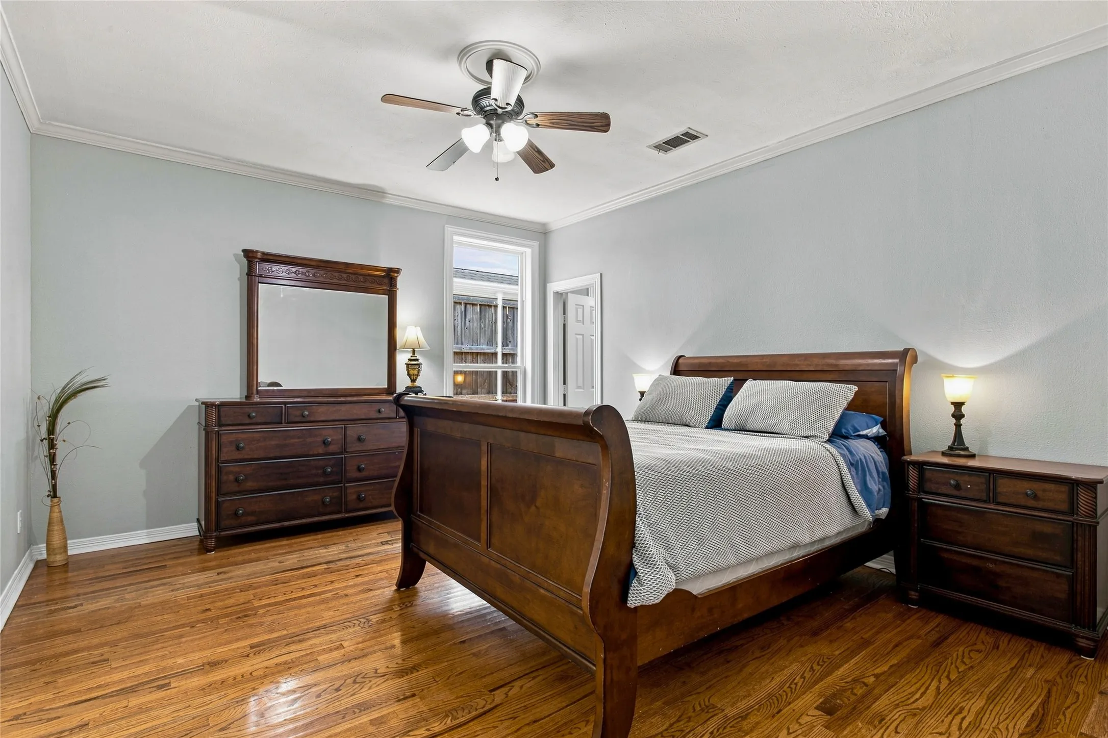 Single Family Residence For Sale in Dallas County , 5142 Ridgedale Avenue, Dallas, Texas 75206, 4 Bedroom, 4 Bathroom, 2 Garage spaces, 2,756 Sqft, built in 1926, mls#21383228, Real Estate Agent in Dallas, Homes For Sale in Dallas county, Homes For Sale in Dallas, Realtor in Dallas Texas, Real Estate Brokerage Independent Realty Texas, Luminita Cordes Realtor
