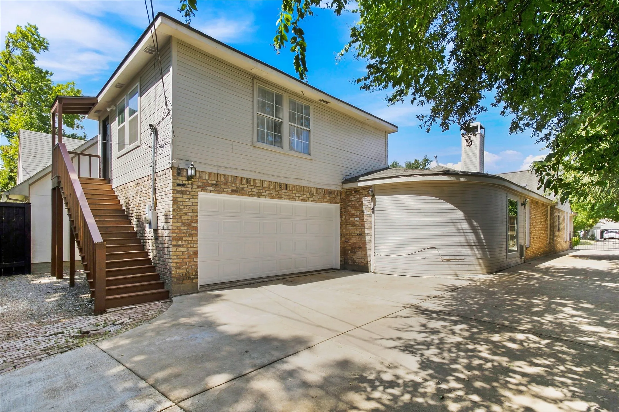 Single Family Residence For Sale in Dallas County , 5142 Ridgedale Avenue, Dallas, Texas 75206, 4 Bedroom, 4 Bathroom, 2 Garage spaces, 2,756 Sqft, built in 1926, mls#21383228, Real Estate Agent in Dallas, Homes For Sale in Dallas county, Homes For Sale in Dallas, Realtor in Dallas Texas, Real Estate Brokerage Independent Realty Texas, Luminita Cordes Realtor