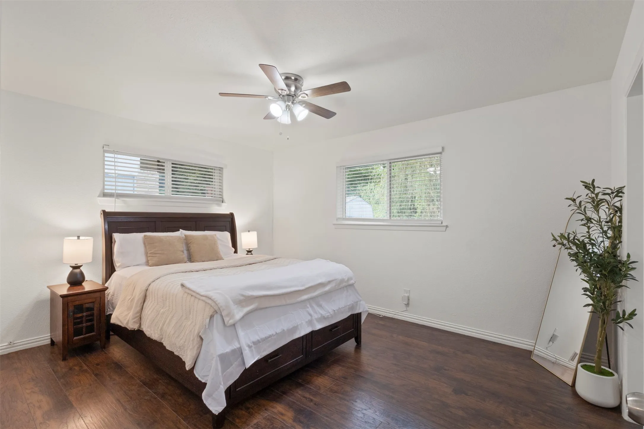 Single Family Residence For Sale in Dallas County , 5810 Caracas Drive, Dallas, Texas 75232, 3 Bedroom, 2 Bathroom, 2 Garage spaces, 1,537 Sqft, built in 1963, mls#21377296, Real Estate Agent in Dallas, Homes For Sale in Dallas county, Homes For Sale in Dallas, Realtor in Dallas Texas, Real Estate Brokerage Independent Realty Texas, Luminita Cordes Realtor