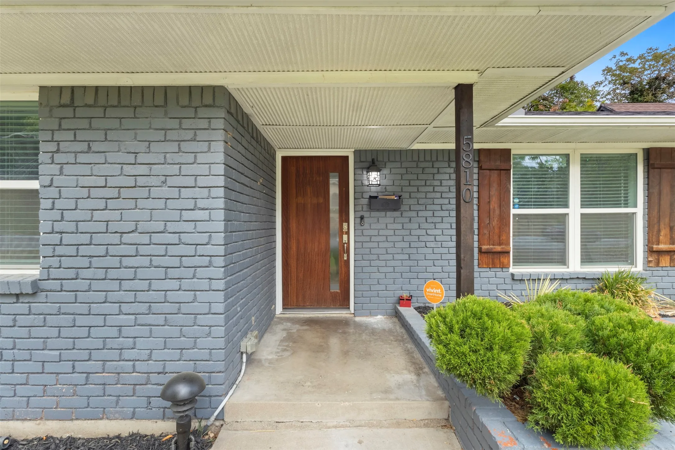 Single Family Residence For Sale in Dallas County , 5810 Caracas Drive, Dallas, Texas 75232, 3 Bedroom, 2 Bathroom, 2 Garage spaces, 1,537 Sqft, built in 1963, mls#21377296, Real Estate Agent in Dallas, Homes For Sale in Dallas county, Homes For Sale in Dallas, Realtor in Dallas Texas, Real Estate Brokerage Independent Realty Texas, Luminita Cordes Realtor