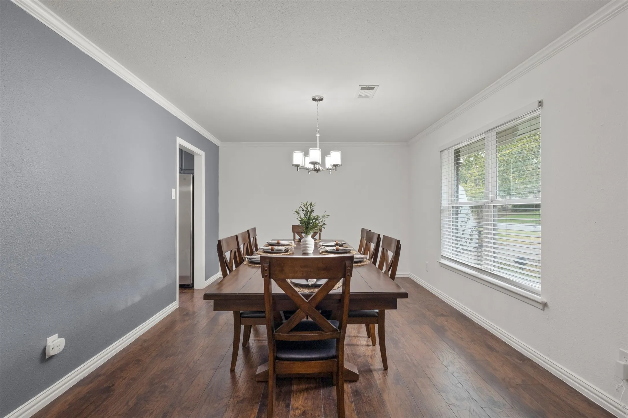 Single Family Residence For Sale in Dallas County , 5810 Caracas Drive, Dallas, Texas 75232, 3 Bedroom, 2 Bathroom, 2 Garage spaces, 1,537 Sqft, built in 1963, mls#21377296, Real Estate Agent in Dallas, Homes For Sale in Dallas county, Homes For Sale in Dallas, Realtor in Dallas Texas, Real Estate Brokerage Independent Realty Texas, Luminita Cordes Realtor