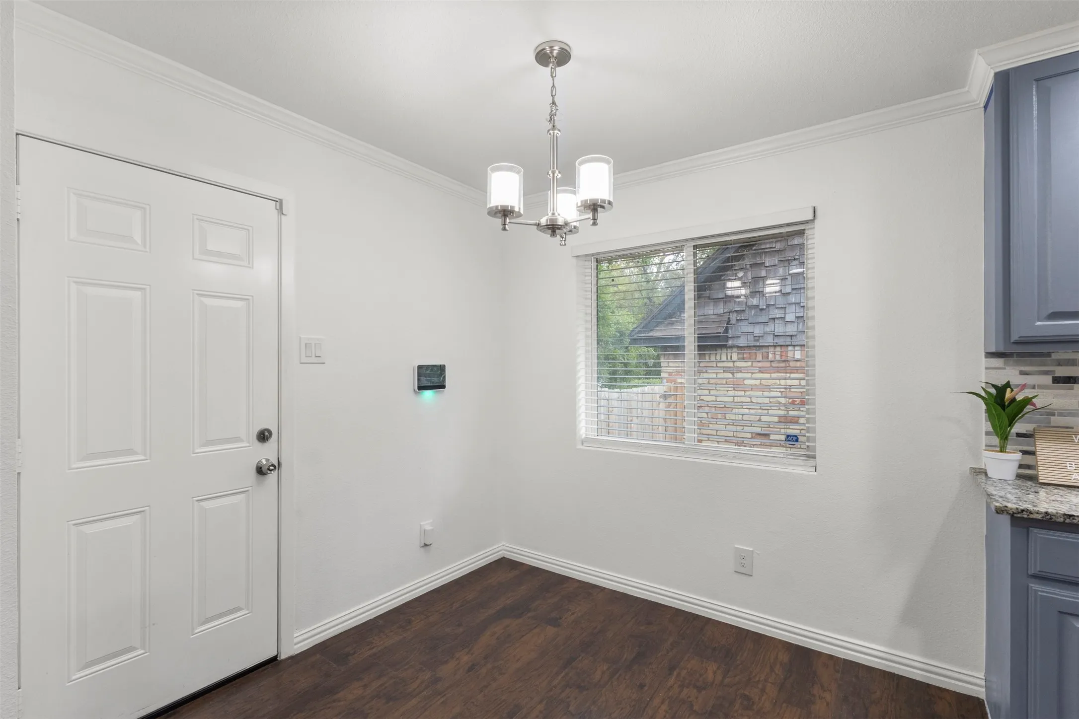 Single Family Residence For Sale in Dallas County , 5810 Caracas Drive, Dallas, Texas 75232, 3 Bedroom, 2 Bathroom, 2 Garage spaces, 1,537 Sqft, built in 1963, mls#21377296, Real Estate Agent in Dallas, Homes For Sale in Dallas county, Homes For Sale in Dallas, Realtor in Dallas Texas, Real Estate Brokerage Independent Realty Texas, Luminita Cordes Realtor