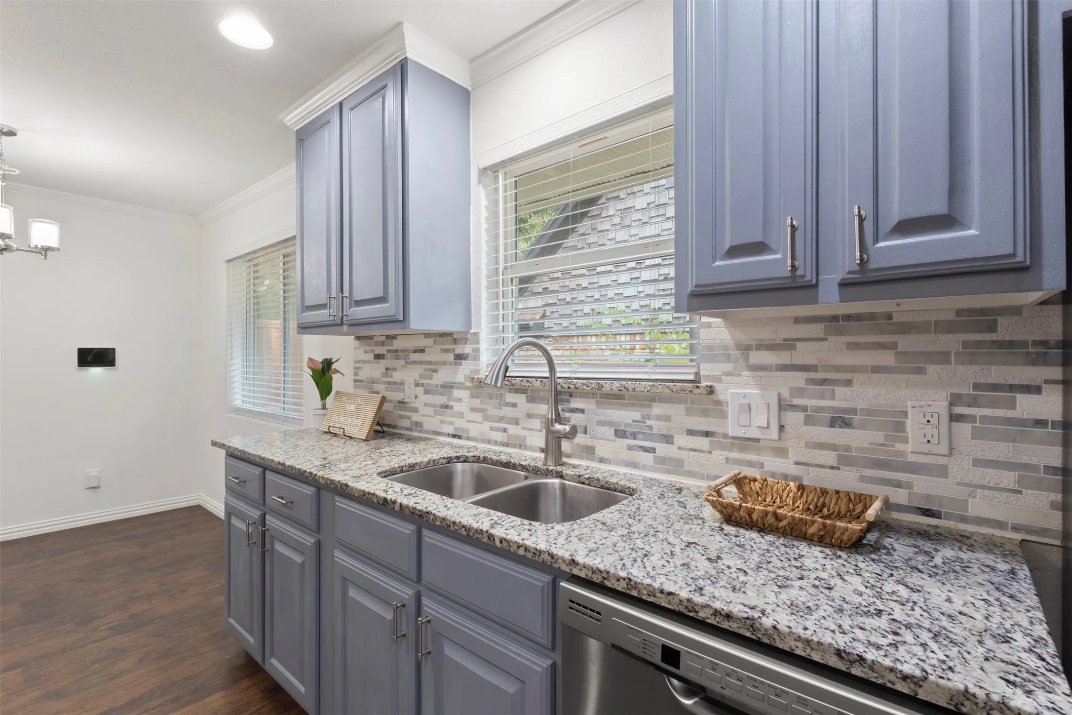 Single Family Residence For Sale in Dallas County , 5810 Caracas Drive, Dallas, Texas 75232, 3 Bedroom, 2 Bathroom, 2 Garage spaces, 1,537 Sqft, built in 1963, mls#21377296, Real Estate Agent in Dallas, Homes For Sale in Dallas county, Homes For Sale in Dallas, Realtor in Dallas Texas, Real Estate Brokerage Independent Realty Texas, Luminita Cordes Realtor
