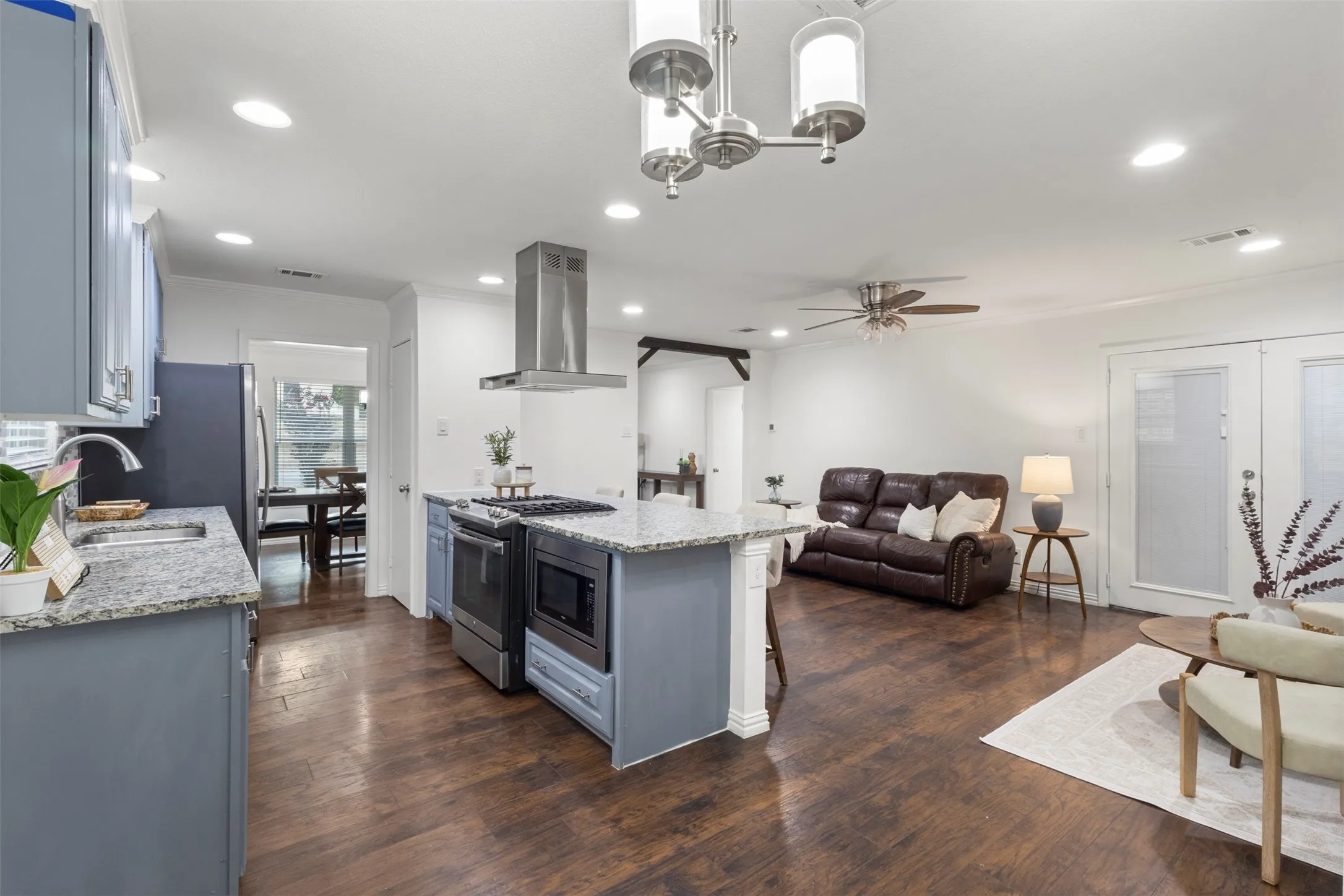 Single Family Residence For Sale in Dallas County , 5810 Caracas Drive, Dallas, Texas 75232, 3 Bedroom, 2 Bathroom, 2 Garage spaces, 1,537 Sqft, built in 1963, mls#21377296, Real Estate Agent in Dallas, Homes For Sale in Dallas county, Homes For Sale in Dallas, Realtor in Dallas Texas, Real Estate Brokerage Independent Realty Texas, Luminita Cordes Realtor