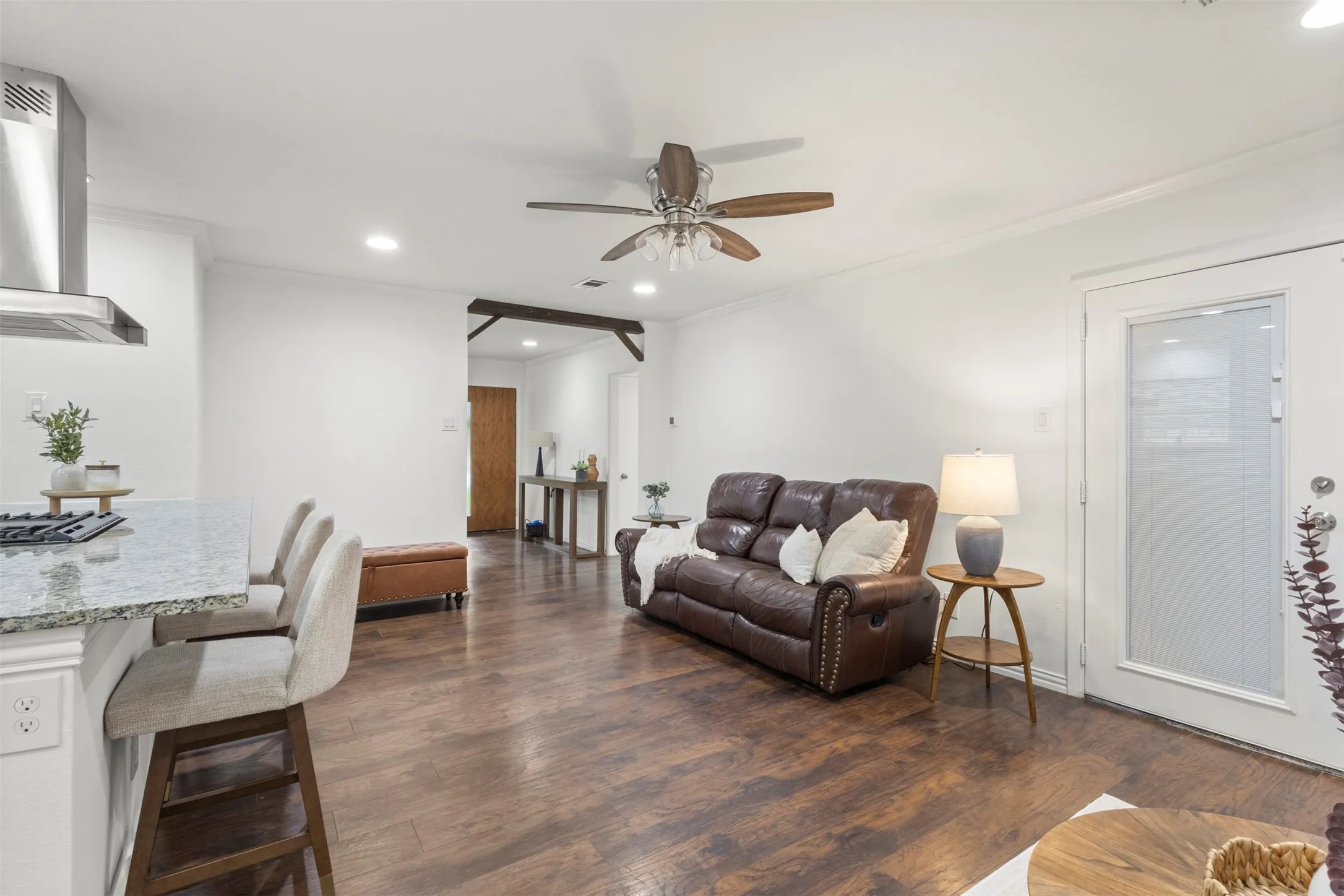 Single Family Residence For Sale in Dallas County , 5810 Caracas Drive, Dallas, Texas 75232, 3 Bedroom, 2 Bathroom, 2 Garage spaces, 1,537 Sqft, built in 1963, mls#21377296, Real Estate Agent in Dallas, Homes For Sale in Dallas county, Homes For Sale in Dallas, Realtor in Dallas Texas, Real Estate Brokerage Independent Realty Texas, Luminita Cordes Realtor