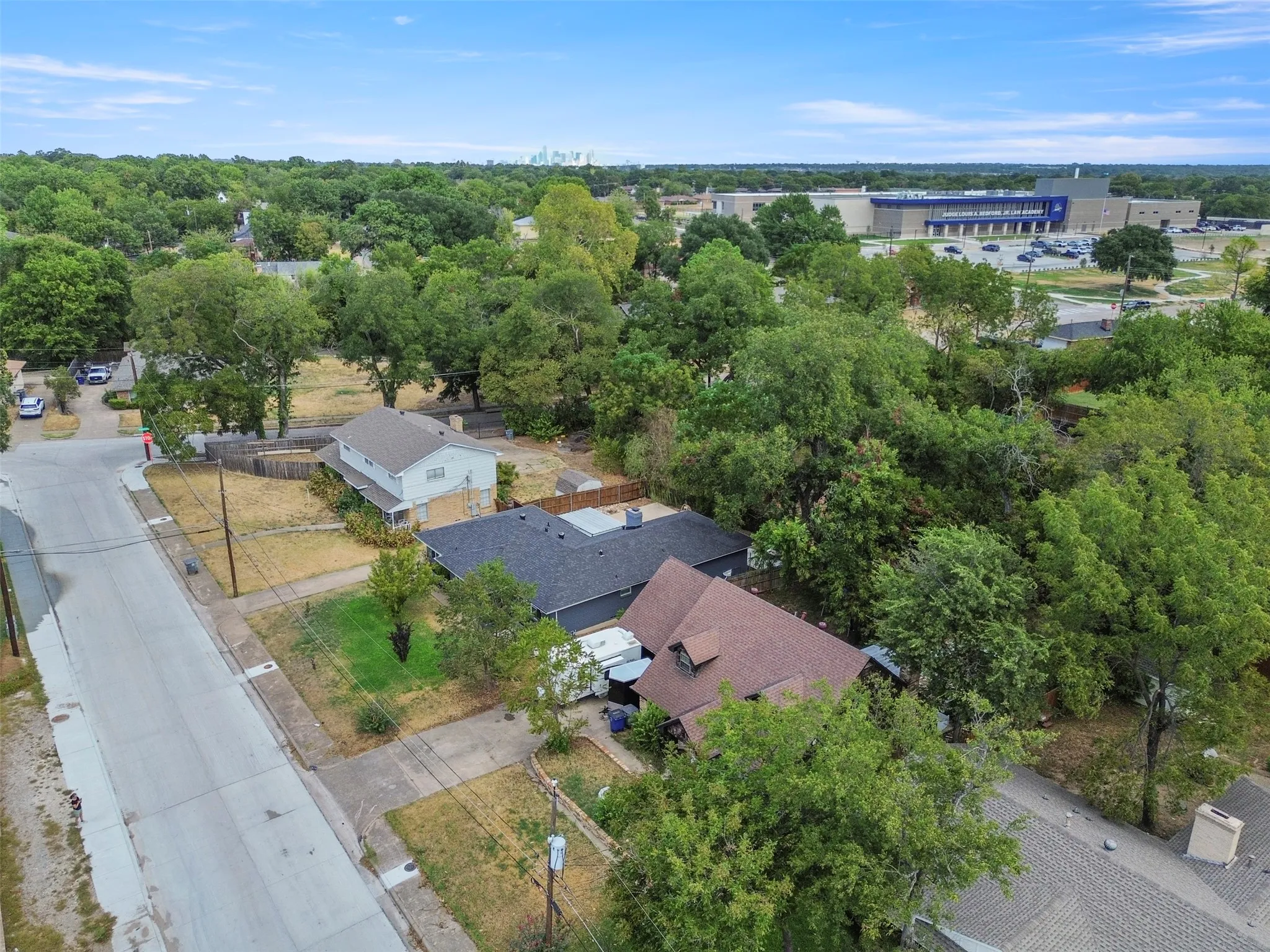 Single Family Residence For Sale in Dallas County , 5810 Caracas Drive, Dallas, Texas 75232, 3 Bedroom, 2 Bathroom, 2 Garage spaces, 1,537 Sqft, built in 1963, mls#21377296, Real Estate Agent in Dallas, Homes For Sale in Dallas county, Homes For Sale in Dallas, Realtor in Dallas Texas, Real Estate Brokerage Independent Realty Texas, Luminita Cordes Realtor