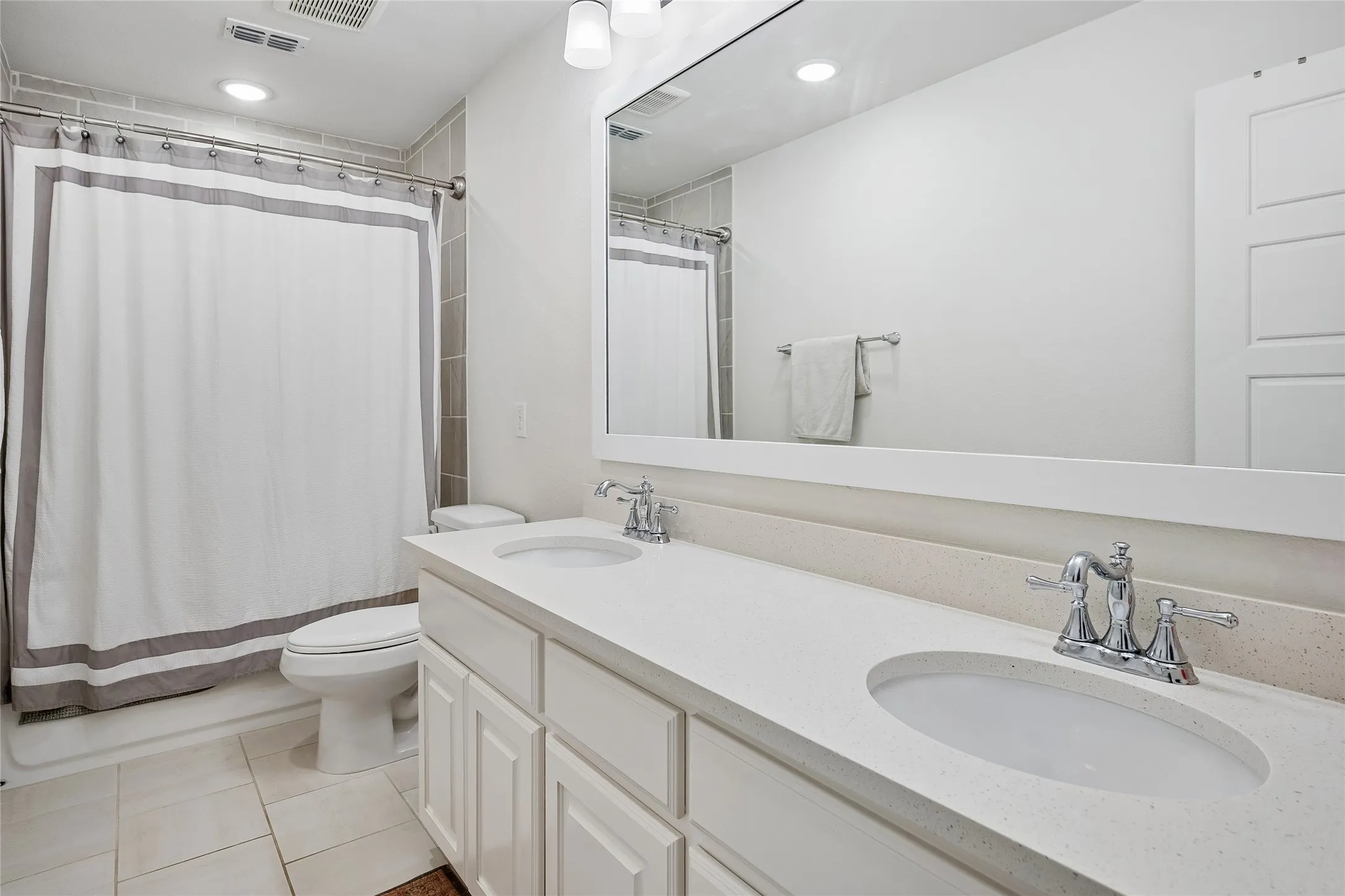 Shared bath upstairs