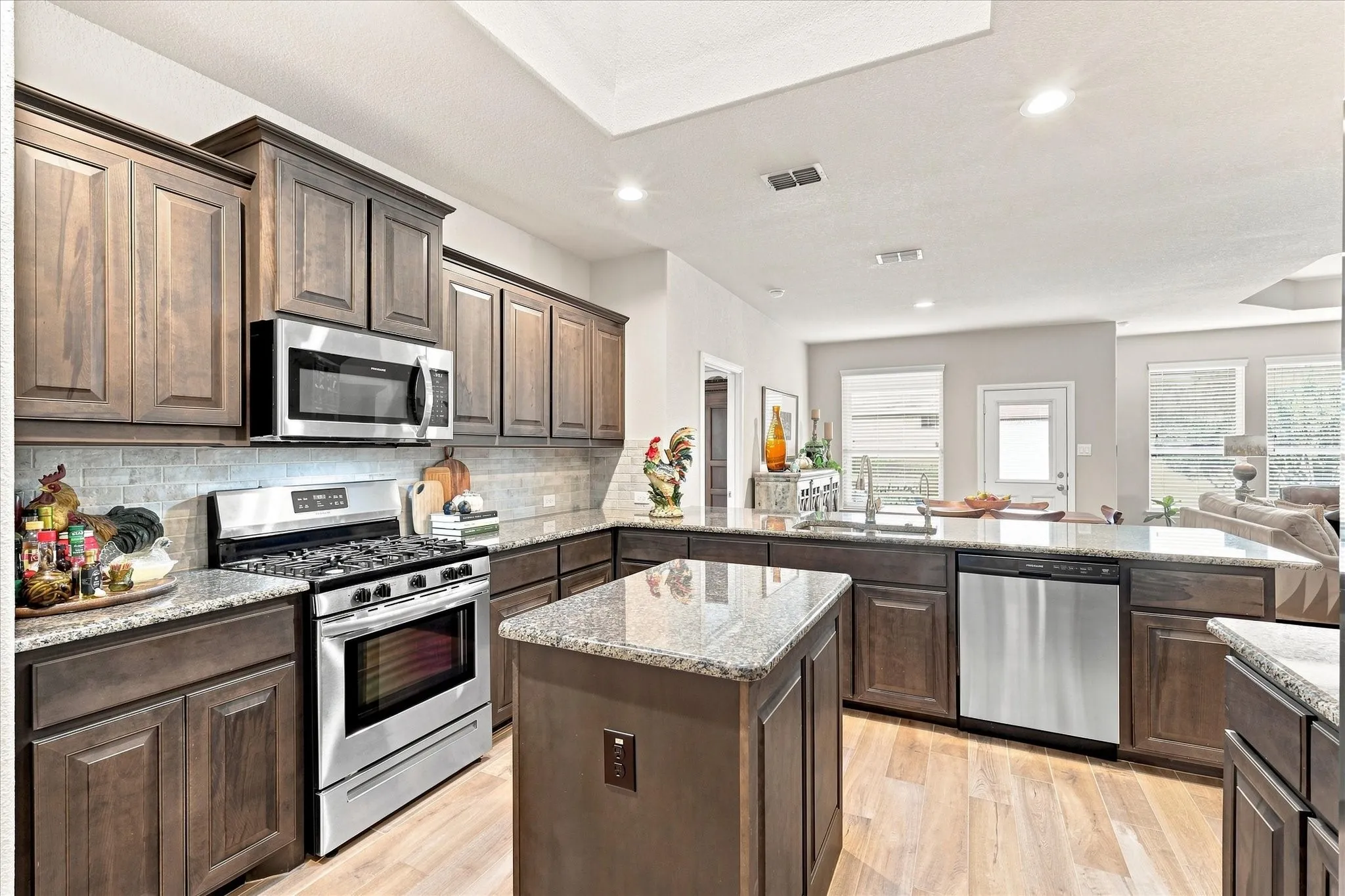 Single Family Residence For Sale in Denton County , 1325 Canary Lane, Argyle, Texas 76226, 3 Bedroom, 2 Bathroom, 2 Garage spaces, 1,872 Sqft, built in 2018, mls#21382725, Real Estate Agent in Argyle, Homes For Sale in Denton county, Homes For Sale in Argyle, Realtor in Argyle Texas, Real Estate Brokerage Independent Realty Texas, Luminita Cordes Realtor