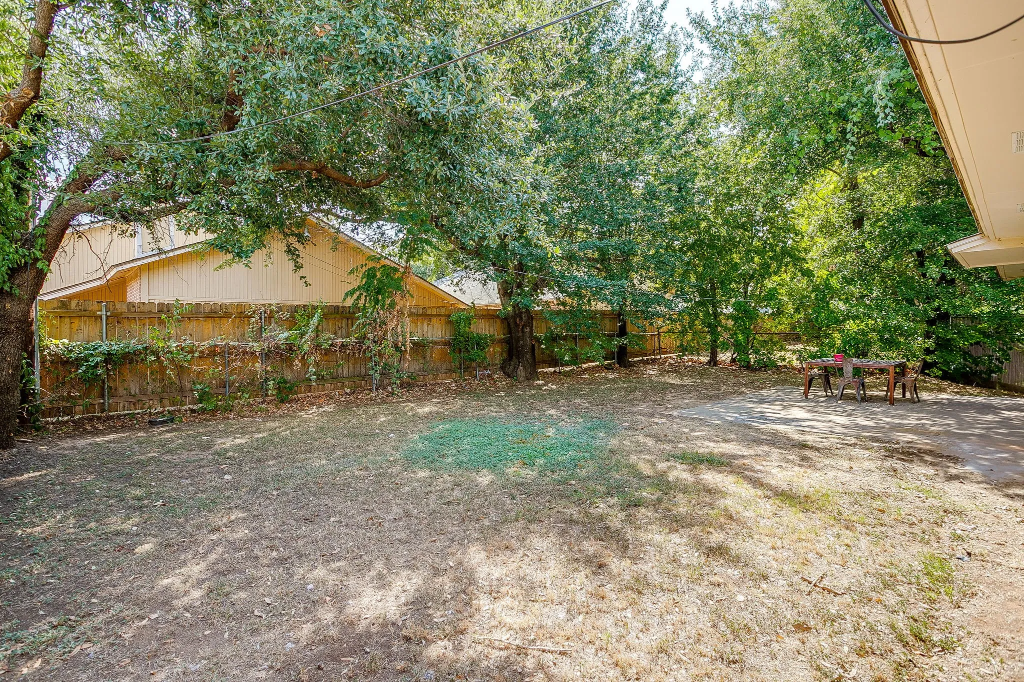 Single Family Residence For Sale in Tarrant County , 1116 Woodbrook Street, Arlington, Texas 76011, 3 Bedroom, 2 Bathroom, 2 Garage spaces, 1,253 Sqft, built in 1962, mls#21382589, Real Estate Agent in Arlington, Homes For Sale in Tarrant county, Homes For Sale in Arlington, Realtor in Arlington Texas, Real Estate Brokerage Independent Realty Texas, Luminita Cordes Realtor