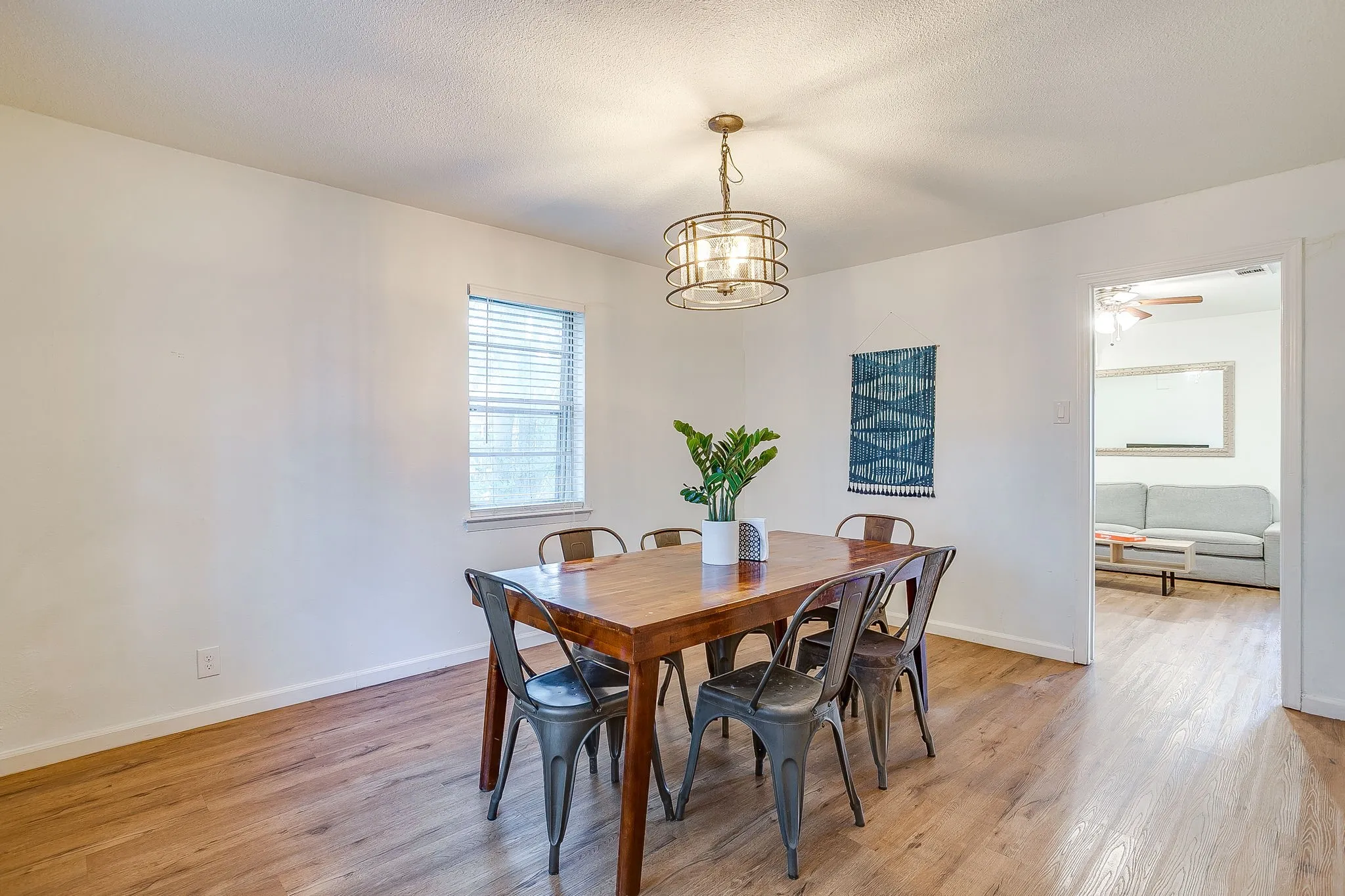 Single Family Residence For Sale in Tarrant County , 1116 Woodbrook Street, Arlington, Texas 76011, 3 Bedroom, 2 Bathroom, 2 Garage spaces, 1,253 Sqft, built in 1962, mls#21382589, Real Estate Agent in Arlington, Homes For Sale in Tarrant county, Homes For Sale in Arlington, Realtor in Arlington Texas, Real Estate Brokerage Independent Realty Texas, Luminita Cordes Realtor
