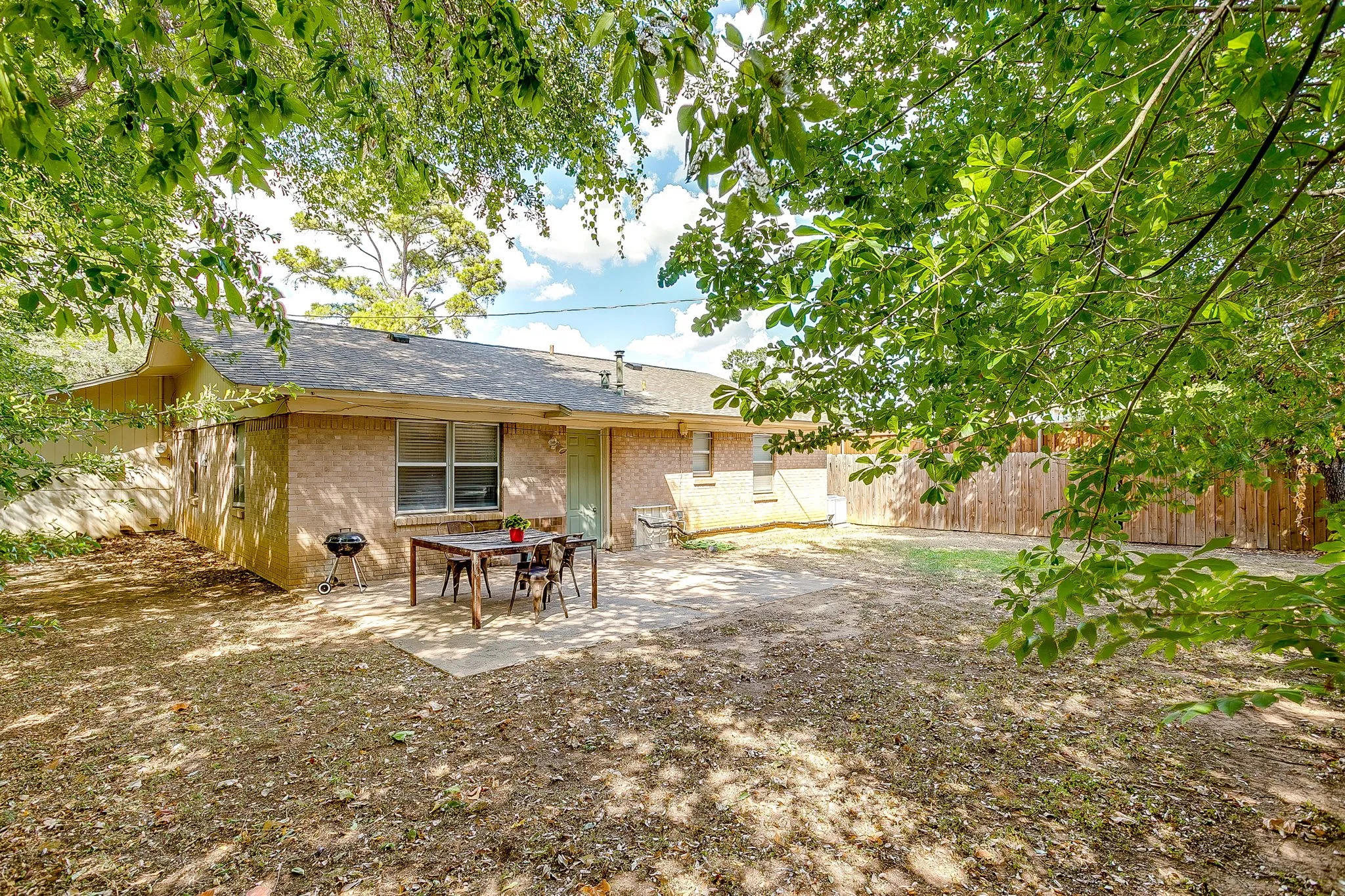 Single Family Residence For Sale in Tarrant County , 1116 Woodbrook Street, Arlington, Texas 76011, 3 Bedroom, 2 Bathroom, 2 Garage spaces, 1,253 Sqft, built in 1962, mls#21382589, Real Estate Agent in Arlington, Homes For Sale in Tarrant county, Homes For Sale in Arlington, Realtor in Arlington Texas, Real Estate Brokerage Independent Realty Texas, Luminita Cordes Realtor