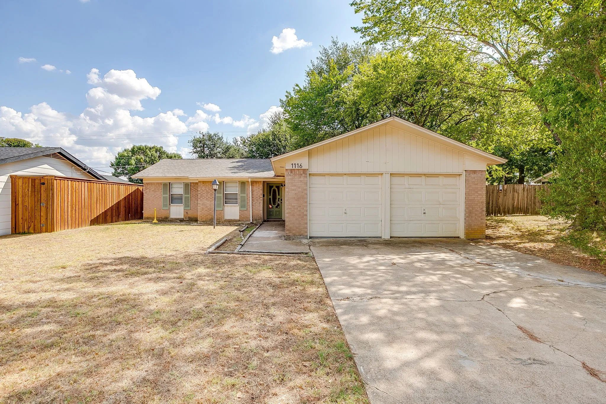 Single Family Residence For Sale in Tarrant County , 1116 Woodbrook Street, Arlington, Texas 76011, 3 Bedroom, 2 Bathroom, 2 Garage spaces, 1,253 Sqft, built in 1962, mls#21382589, Real Estate Agent in Arlington, Homes For Sale in Tarrant county, Homes For Sale in Arlington, Realtor in Arlington Texas, Real Estate Brokerage Independent Realty Texas, Luminita Cordes Realtor