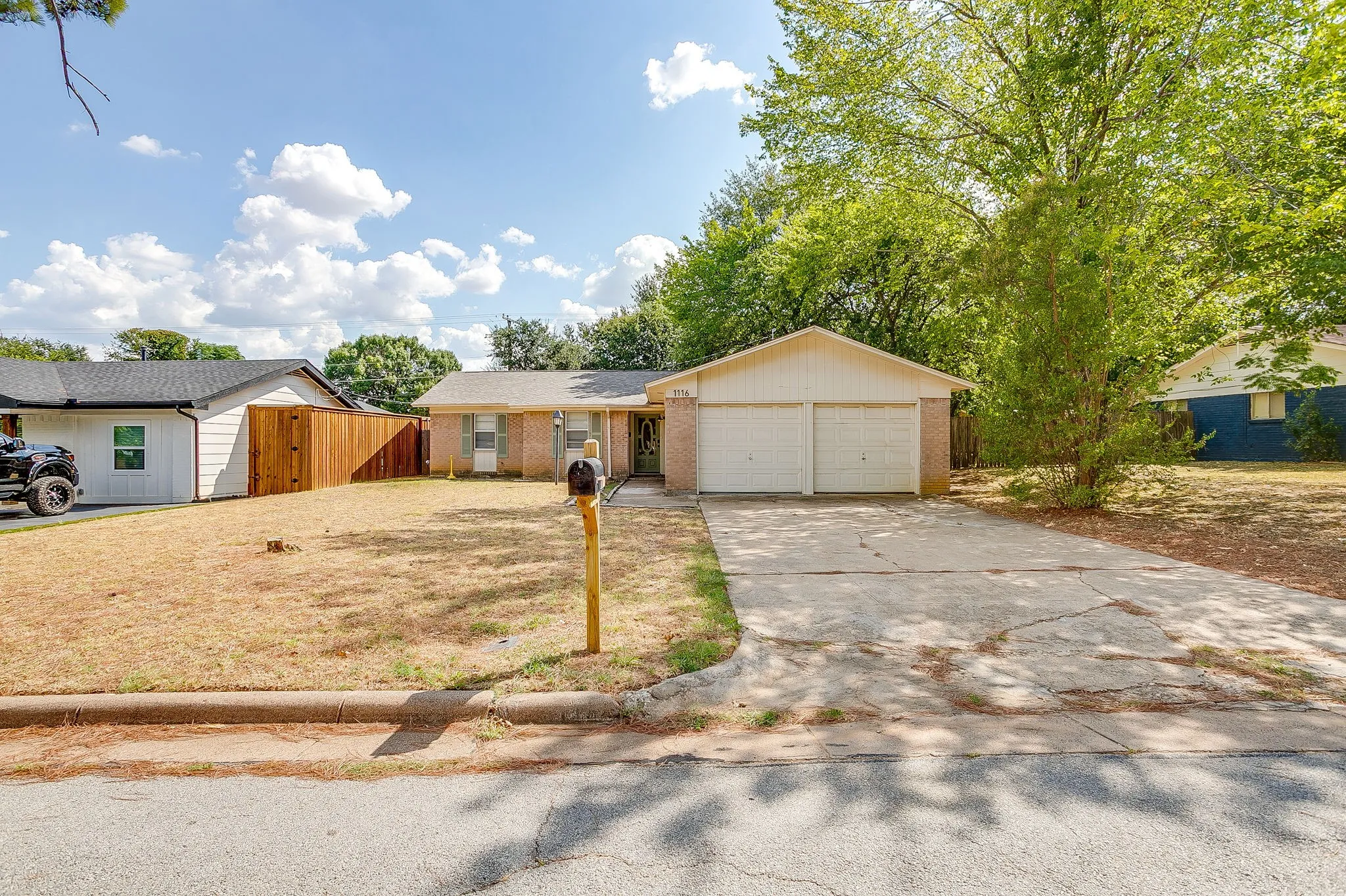 Single Family Residence For Sale in Tarrant County , 1116 Woodbrook Street, Arlington, Texas 76011, 3 Bedroom, 2 Bathroom, 2 Garage spaces, 1,253 Sqft, built in 1962, mls#21382589, Real Estate Agent in Arlington, Homes For Sale in Tarrant county, Homes For Sale in Arlington, Realtor in Arlington Texas, Real Estate Brokerage Independent Realty Texas, Luminita Cordes Realtor