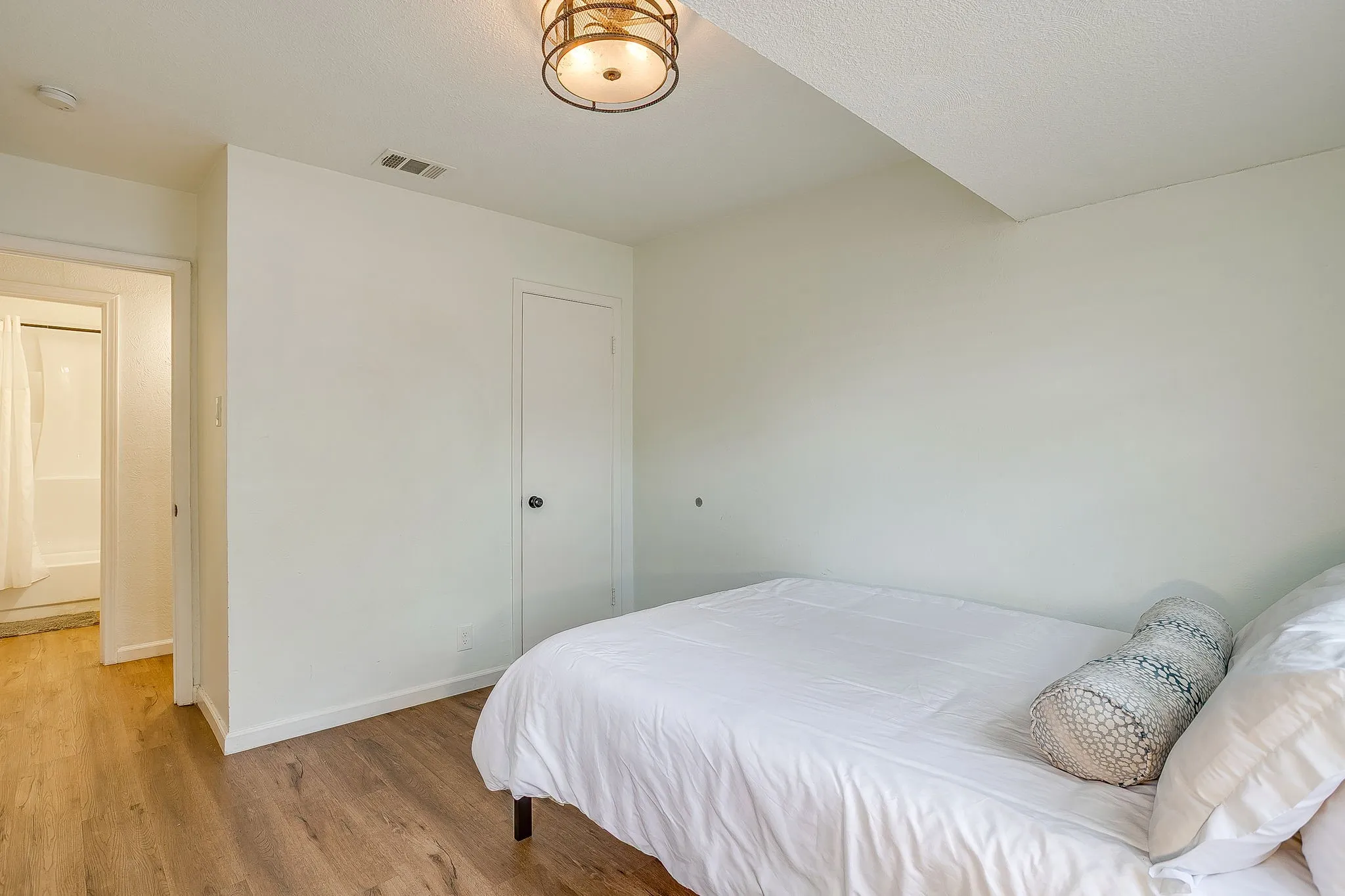 Single Family Residence For Sale in Tarrant County , 1116 Woodbrook Street, Arlington, Texas 76011, 3 Bedroom, 2 Bathroom, 2 Garage spaces, 1,253 Sqft, built in 1962, mls#21382589, Real Estate Agent in Arlington, Homes For Sale in Tarrant county, Homes For Sale in Arlington, Realtor in Arlington Texas, Real Estate Brokerage Independent Realty Texas, Luminita Cordes Realtor