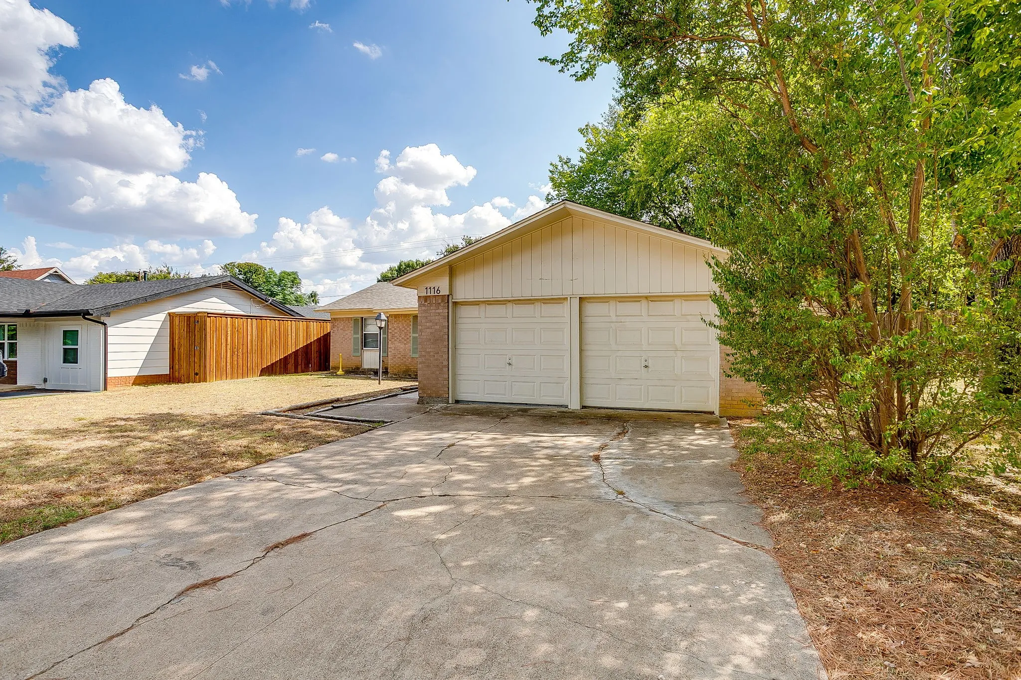 Single Family Residence For Sale in Tarrant County , 1116 Woodbrook Street, Arlington, Texas 76011, 3 Bedroom, 2 Bathroom, 2 Garage spaces, 1,253 Sqft, built in 1962, mls#21382589, Real Estate Agent in Arlington, Homes For Sale in Tarrant county, Homes For Sale in Arlington, Realtor in Arlington Texas, Real Estate Brokerage Independent Realty Texas, Luminita Cordes Realtor