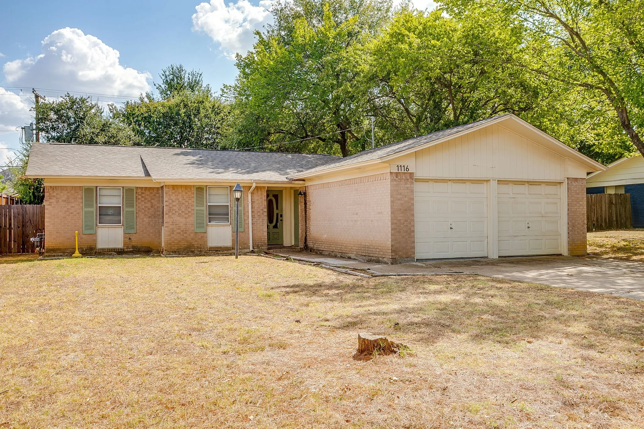 Single Family Residence For Sale in Tarrant County , 1116 Woodbrook Street, Arlington, Texas 76011, 3 Bedroom, 2 Bathroom, 2 Garage spaces, 1,253 Sqft, built in 1962, mls#21382589, Real Estate Agent in Arlington, Homes For Sale in Tarrant county, Homes For Sale in Arlington, Realtor in Arlington Texas, Real Estate Brokerage Independent Realty Texas, Luminita Cordes Realtor