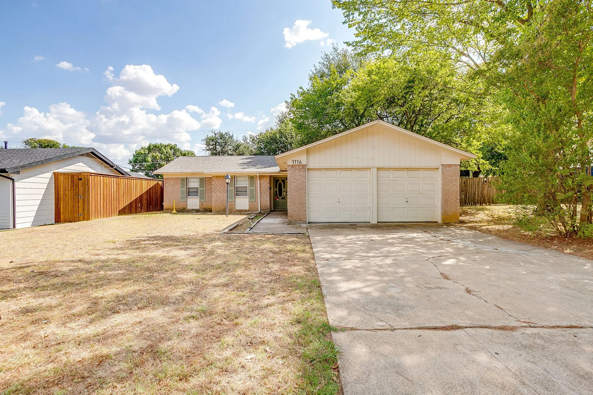 Single Family Residence For Sale in Tarrant County , 1116 Woodbrook Street, Arlington, Texas 76011, 3 Bedroom, 2 Bathroom, 2 Garage spaces, 1,253 Sqft, built in 1962, mls#21382589, Real Estate Agent in Arlington, Homes For Sale in Tarrant county, Homes For Sale in Arlington, Realtor in Arlington Texas, Real Estate Brokerage Independent Realty Texas, Luminita Cordes Realtor