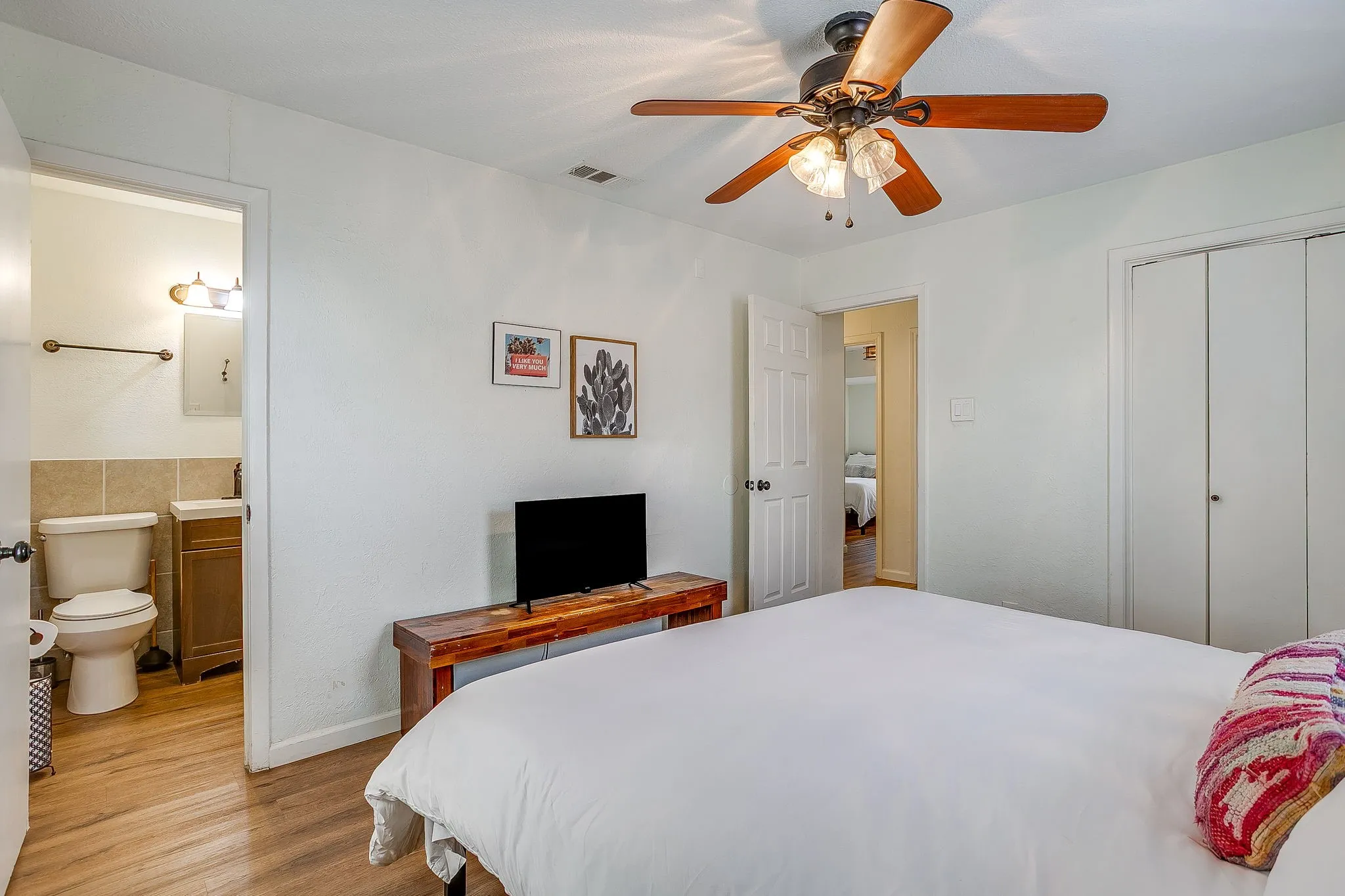 Single Family Residence For Sale in Tarrant County , 1116 Woodbrook Street, Arlington, Texas 76011, 3 Bedroom, 2 Bathroom, 2 Garage spaces, 1,253 Sqft, built in 1962, mls#21382589, Real Estate Agent in Arlington, Homes For Sale in Tarrant county, Homes For Sale in Arlington, Realtor in Arlington Texas, Real Estate Brokerage Independent Realty Texas, Luminita Cordes Realtor