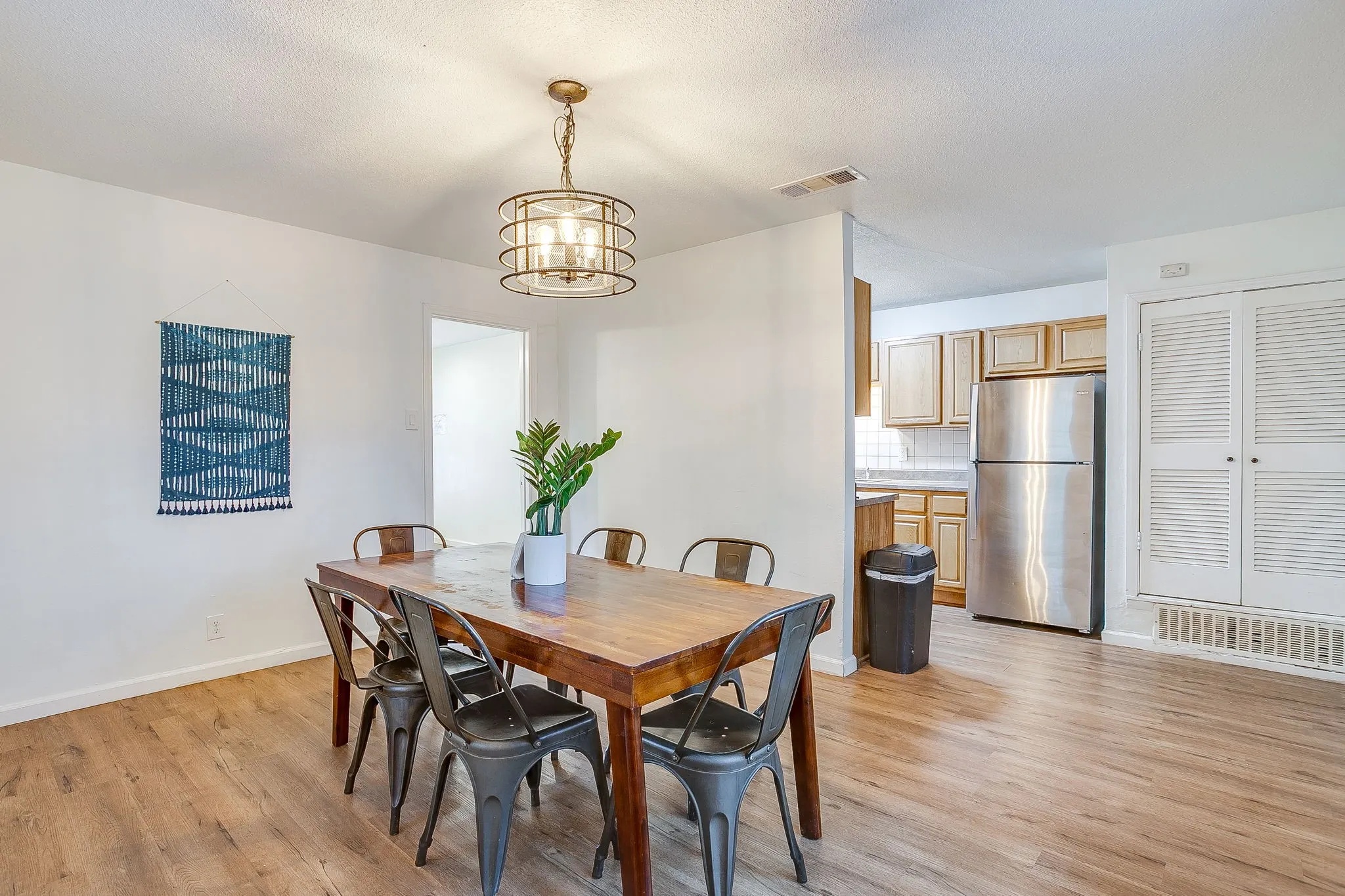 Single Family Residence For Sale in Tarrant County , 1116 Woodbrook Street, Arlington, Texas 76011, 3 Bedroom, 2 Bathroom, 2 Garage spaces, 1,253 Sqft, built in 1962, mls#21382589, Real Estate Agent in Arlington, Homes For Sale in Tarrant county, Homes For Sale in Arlington, Realtor in Arlington Texas, Real Estate Brokerage Independent Realty Texas, Luminita Cordes Realtor