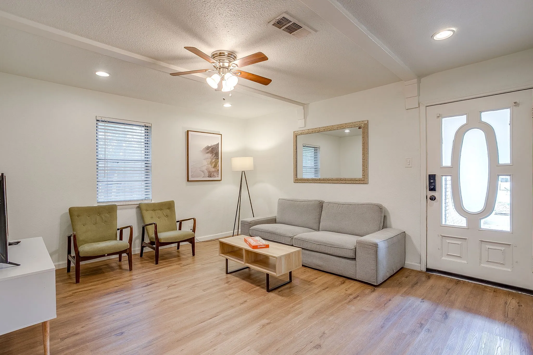Single Family Residence For Sale in Tarrant County , 1116 Woodbrook Street, Arlington, Texas 76011, 3 Bedroom, 2 Bathroom, 2 Garage spaces, 1,253 Sqft, built in 1962, mls#21382589, Real Estate Agent in Arlington, Homes For Sale in Tarrant county, Homes For Sale in Arlington, Realtor in Arlington Texas, Real Estate Brokerage Independent Realty Texas, Luminita Cordes Realtor