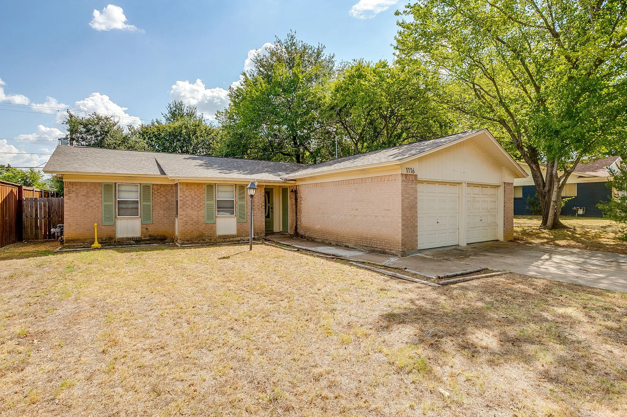 Single Family Residence For Sale in Tarrant County , 1116 Woodbrook Street, Arlington, Texas 76011, 3 Bedroom, 2 Bathroom, 2 Garage spaces, 1,253 Sqft, built in 1962, mls#21382589, Real Estate Agent in Arlington, Homes For Sale in Tarrant county, Homes For Sale in Arlington, Realtor in Arlington Texas, Real Estate Brokerage Independent Realty Texas, Luminita Cordes Realtor