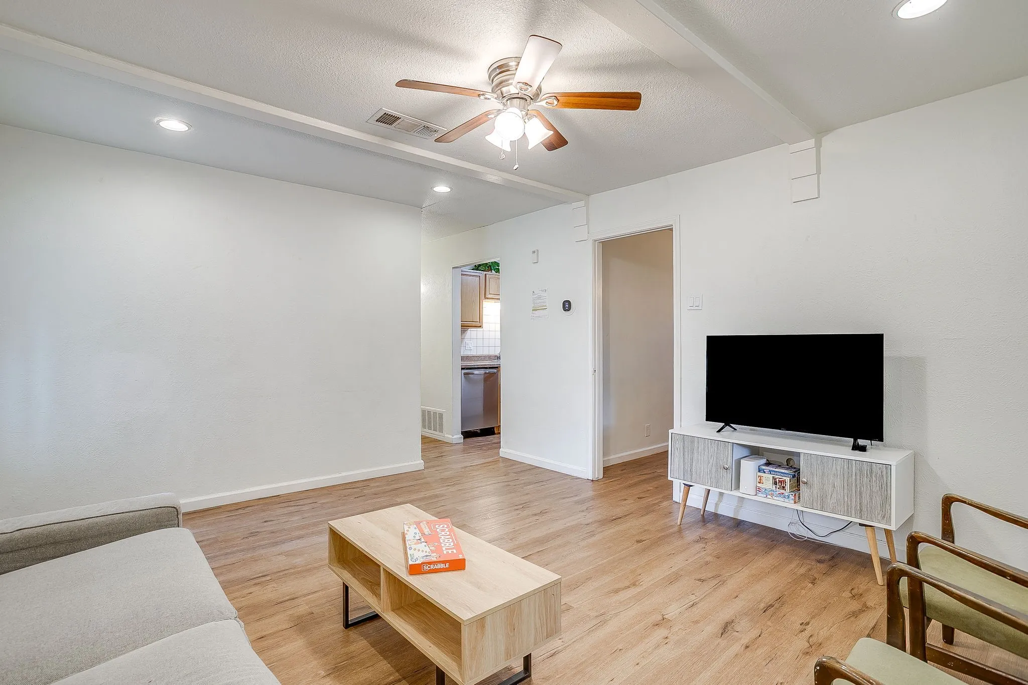 Single Family Residence For Sale in Tarrant County , 1116 Woodbrook Street, Arlington, Texas 76011, 3 Bedroom, 2 Bathroom, 2 Garage spaces, 1,253 Sqft, built in 1962, mls#21382589, Real Estate Agent in Arlington, Homes For Sale in Tarrant county, Homes For Sale in Arlington, Realtor in Arlington Texas, Real Estate Brokerage Independent Realty Texas, Luminita Cordes Realtor