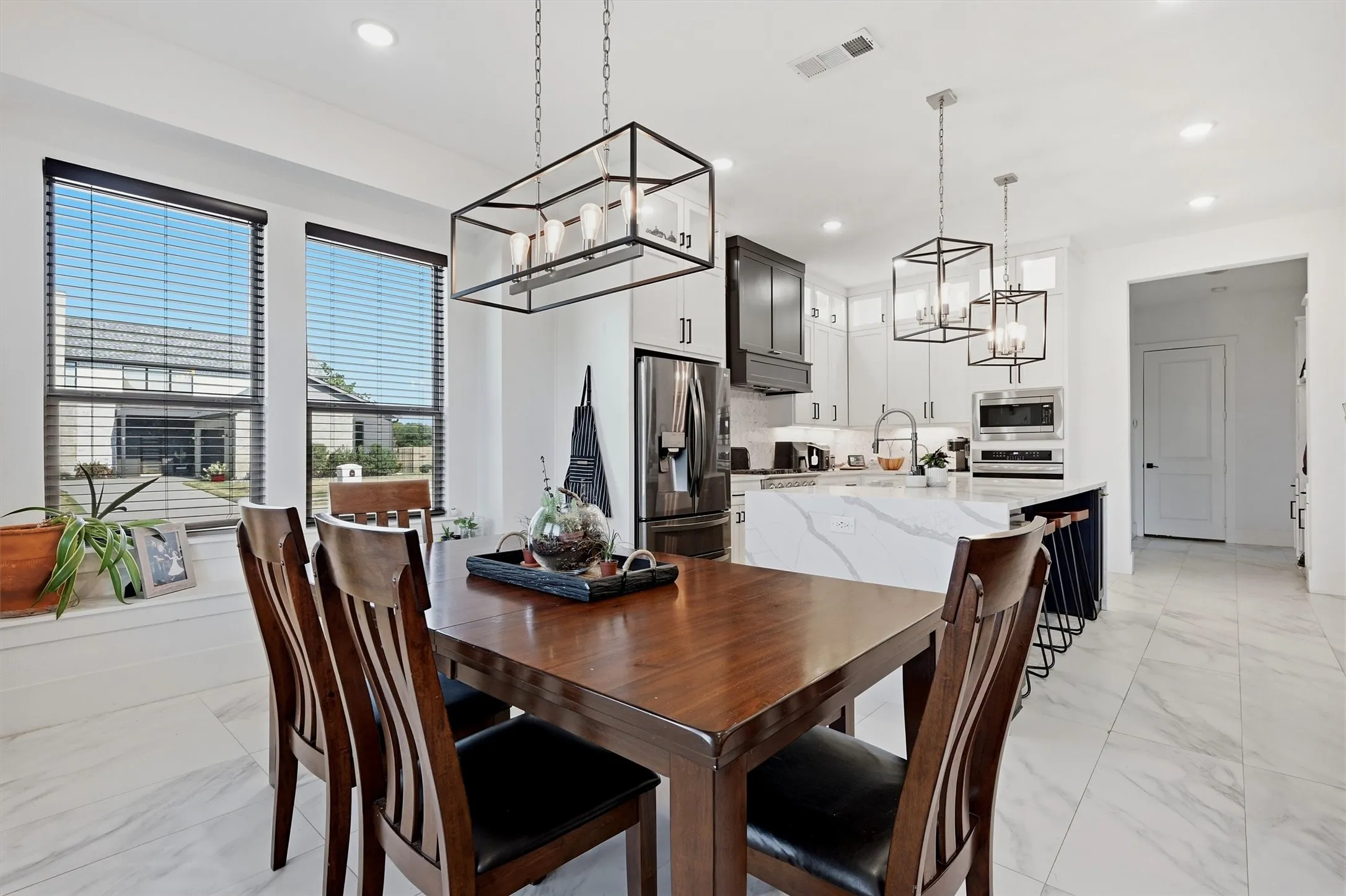 Single Family Residence For Sale in Grayson County , 3701 Bridlewood Trail, Denison, Texas 75020, 5 Bedroom, 4 Bathroom, 2 Garage spaces, 3,340 Sqft, built in 2021, mls#21382886, Real Estate Agent in Denison, Homes For Sale in Grayson county, Homes For Sale in Denison, Realtor in Denison Texas, Real Estate Brokerage Independent Realty Texas, Luminita Cordes Realtor