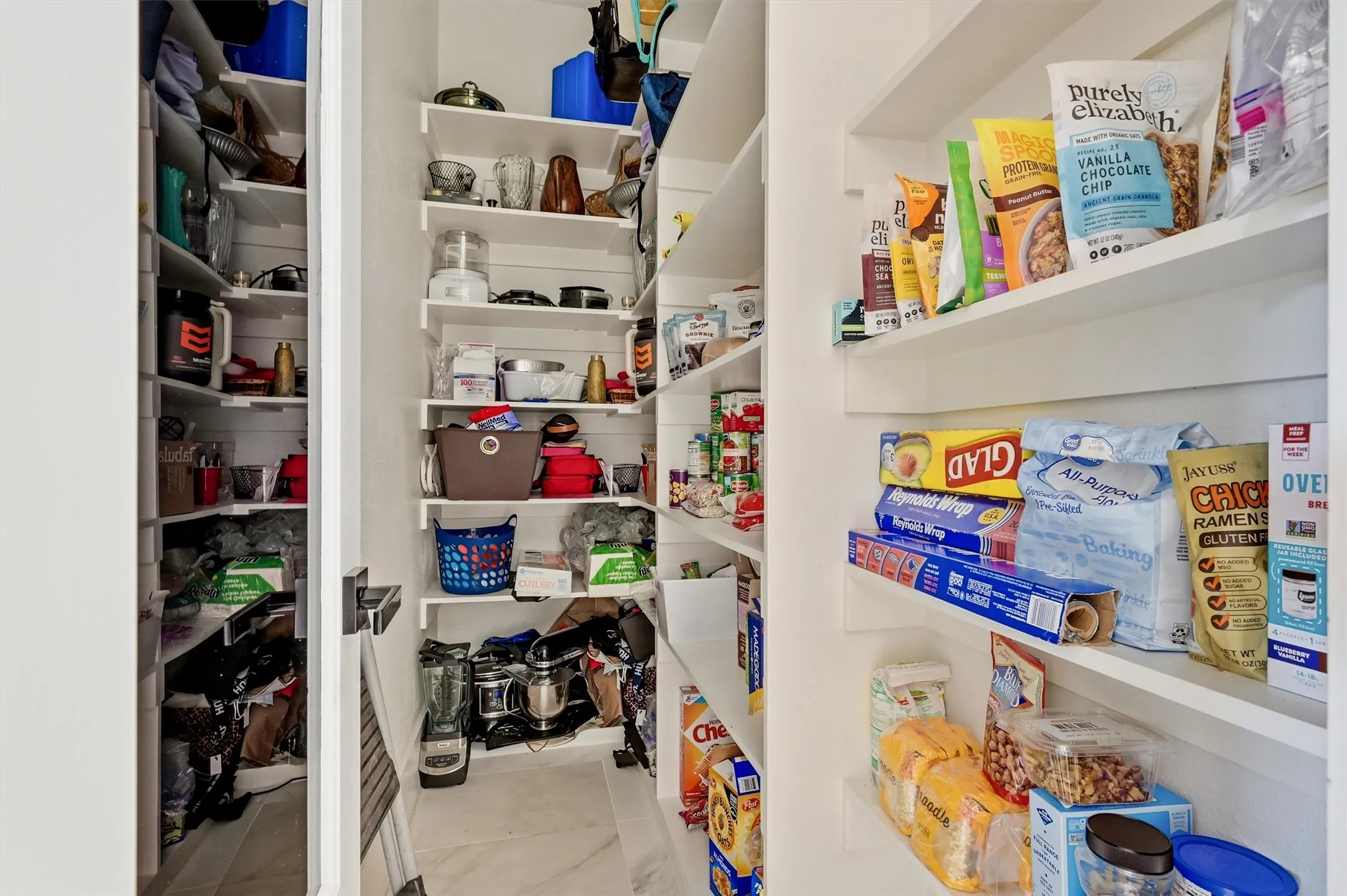 Single Family Residence For Sale in Grayson County , 3701 Bridlewood Trail, Denison, Texas 75020, 5 Bedroom, 4 Bathroom, 2 Garage spaces, 3,340 Sqft, built in 2021, mls#21382886, Real Estate Agent in Denison, Homes For Sale in Grayson county, Homes For Sale in Denison, Realtor in Denison Texas, Real Estate Brokerage Independent Realty Texas, Luminita Cordes Realtor