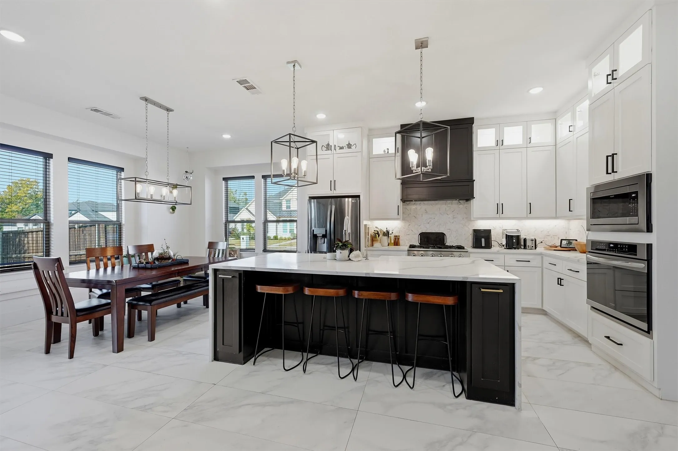 Single Family Residence For Sale in Grayson County , 3701 Bridlewood Trail, Denison, Texas 75020, 5 Bedroom, 4 Bathroom, 2 Garage spaces, 3,340 Sqft, built in 2021, mls#21382886, Real Estate Agent in Denison, Homes For Sale in Grayson county, Homes For Sale in Denison, Realtor in Denison Texas, Real Estate Brokerage Independent Realty Texas, Luminita Cordes Realtor