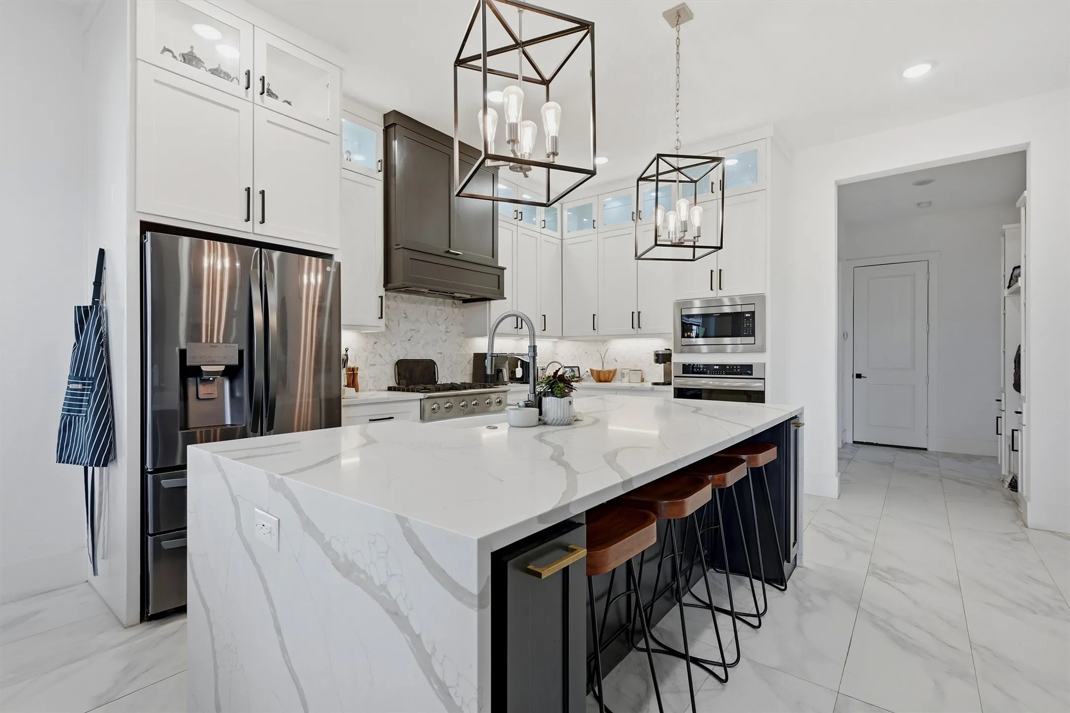 Single Family Residence For Sale in Grayson County , 3701 Bridlewood Trail, Denison, Texas 75020, 5 Bedroom, 4 Bathroom, 2 Garage spaces, 3,340 Sqft, built in 2021, mls#21382886, Real Estate Agent in Denison, Homes For Sale in Grayson county, Homes For Sale in Denison, Realtor in Denison Texas, Real Estate Brokerage Independent Realty Texas, Luminita Cordes Realtor
