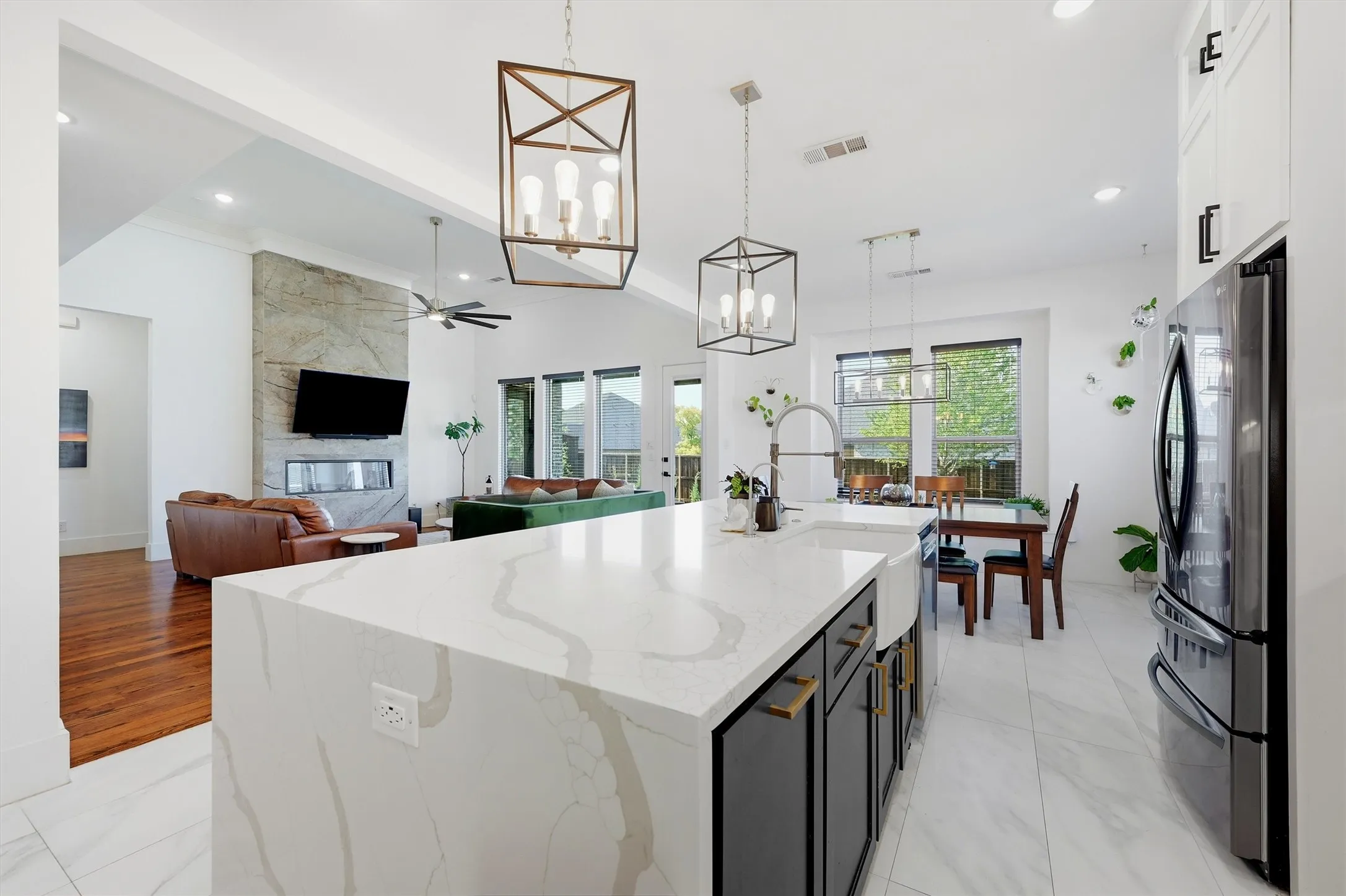 Single Family Residence For Sale in Grayson County , 3701 Bridlewood Trail, Denison, Texas 75020, 5 Bedroom, 4 Bathroom, 2 Garage spaces, 3,340 Sqft, built in 2021, mls#21382886, Real Estate Agent in Denison, Homes For Sale in Grayson county, Homes For Sale in Denison, Realtor in Denison Texas, Real Estate Brokerage Independent Realty Texas, Luminita Cordes Realtor