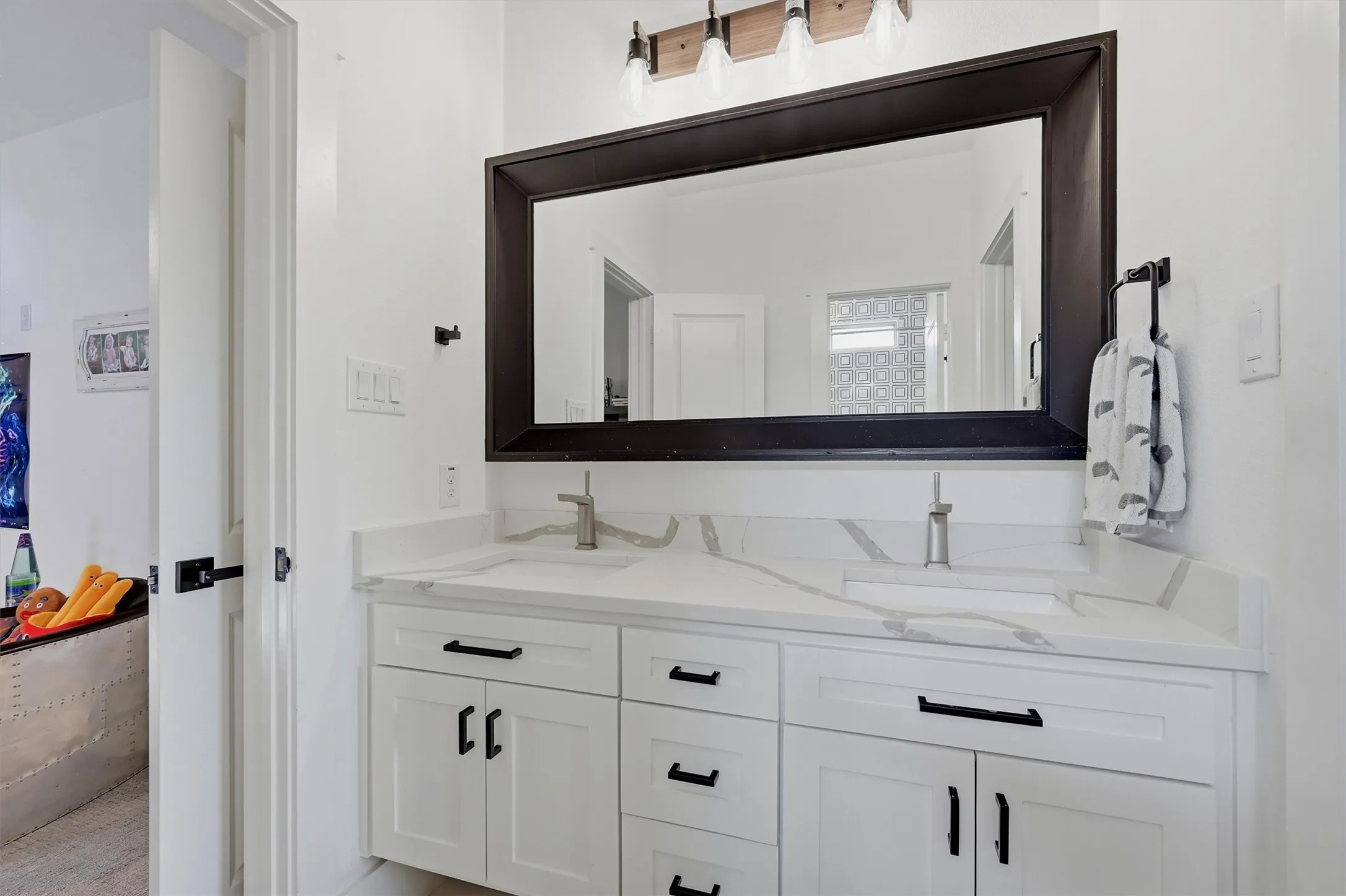 Single Family Residence For Sale in Grayson County , 3701 Bridlewood Trail, Denison, Texas 75020, 5 Bedroom, 4 Bathroom, 2 Garage spaces, 3,340 Sqft, built in 2021, mls#21382886, Real Estate Agent in Denison, Homes For Sale in Grayson county, Homes For Sale in Denison, Realtor in Denison Texas, Real Estate Brokerage Independent Realty Texas, Luminita Cordes Realtor